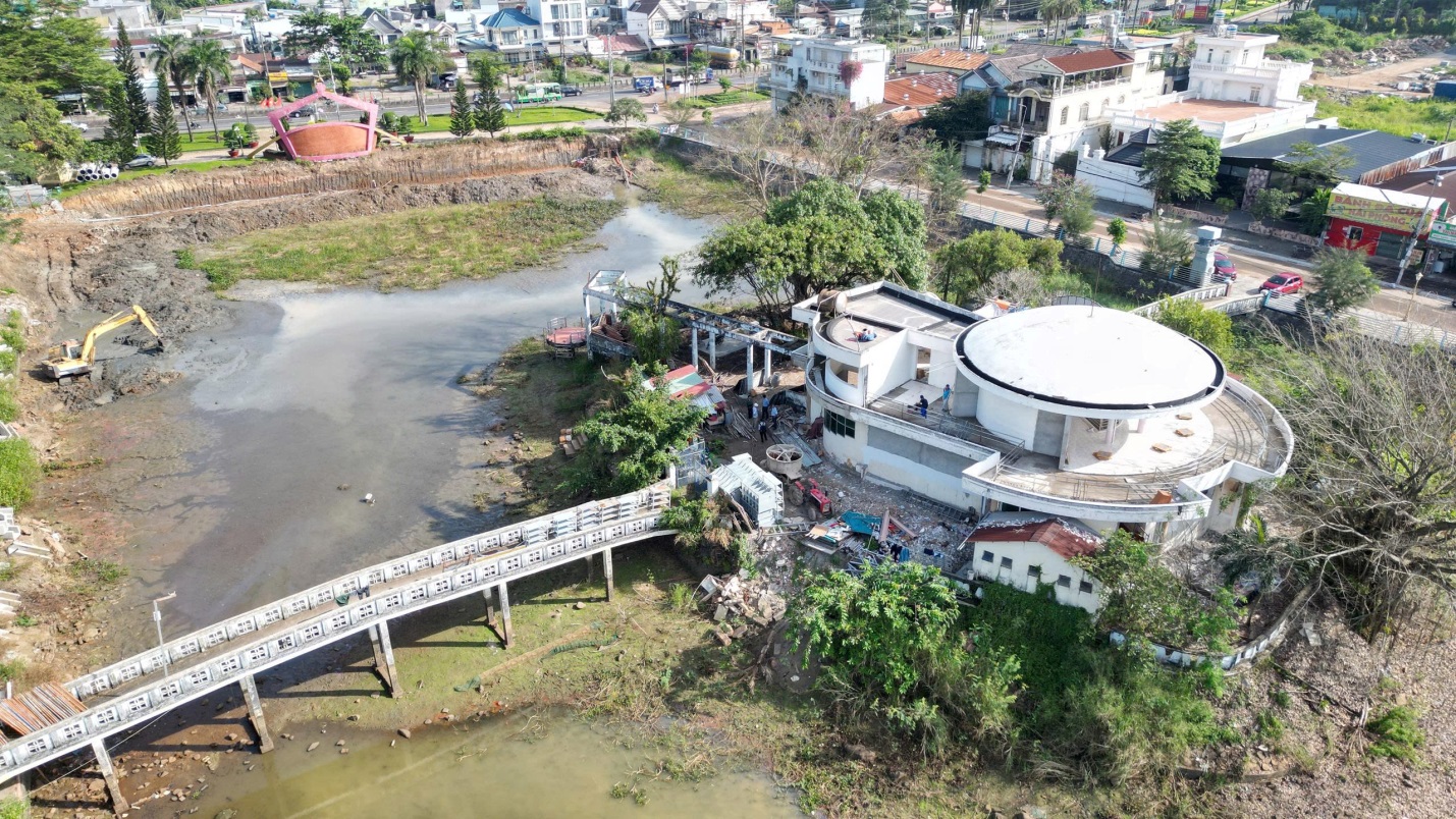 Description: E:\2025\TIN BÀI\gen-h-z7318457534730_db1f9f73aa604b39069c67b8d635b432.jpg?t=1762423301