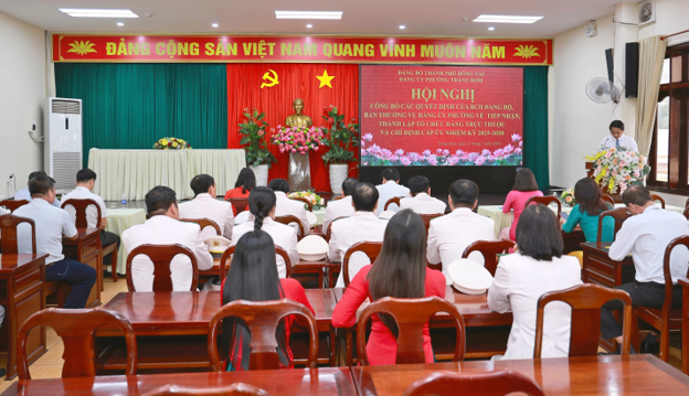 ĐẢNG ỦY PHƯỜNG TRẢNG BOM CÔNG BỐ CÁC QUYẾT ĐỊNH VỀ VIỆC TIẾP NHẬN VÀ THÀNH LẬP CHI, ĐẢNG BỘ TRỰC THUỘC ĐẢNG BỘ PHƯỜNG