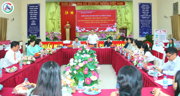 TRẢNG BOM BỨT PHÁ XÂY DỰNG TRƯỜNG ĐẠT CHUẨN QUỐC GIA - ĐIỂM TỰA VỮNG CHẮC CHO ĐÔ THỊ PHÁT TRIỂN