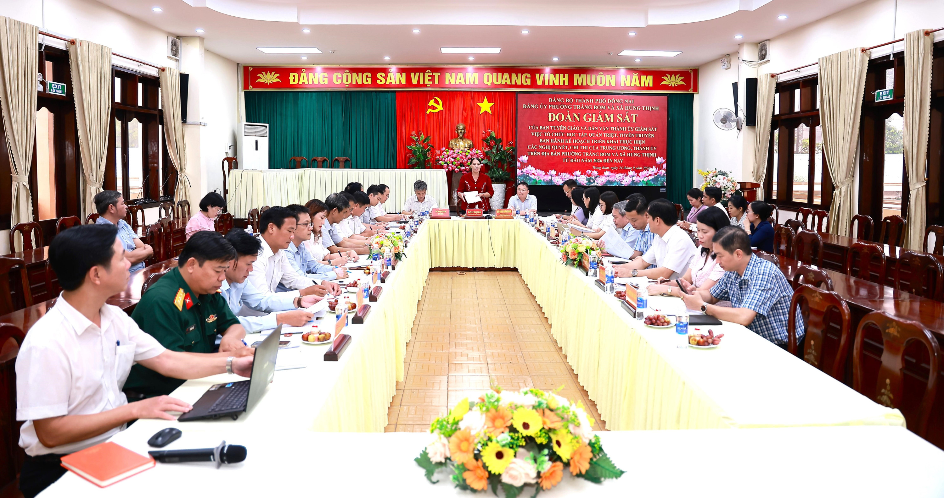 Ban Tuyên giáo và Dân vận Thành ủy Đồng Nai giám sát việc học tập, quán triệt các Nghị quyết, Chỉ thị của Đảng đối với phường Trảng Bom và xã Hưng Thịnh