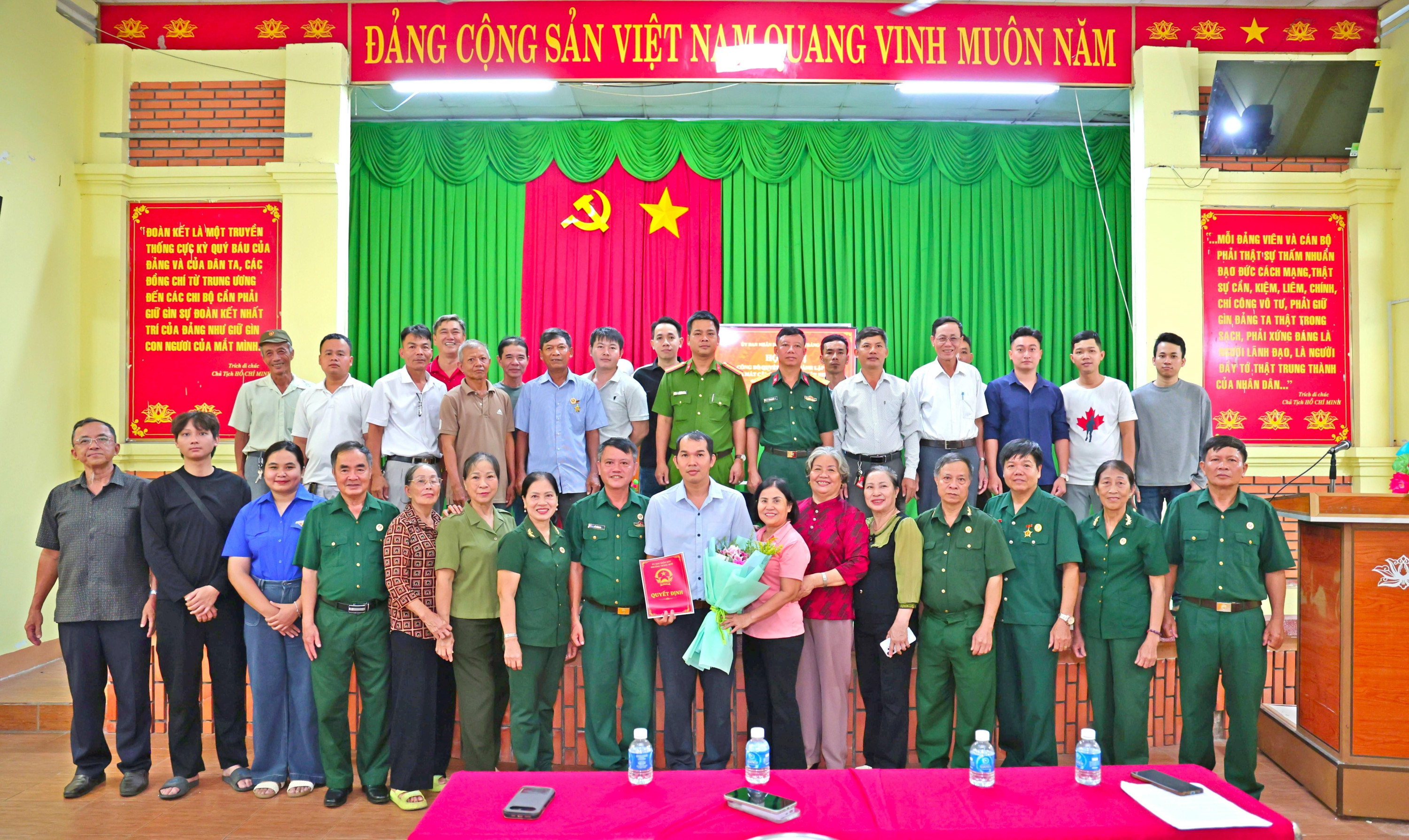 Công bố các Quyết định Thành lập và ra mắt Câu lạc bộ Cựu quân nhân khu phố Quảng Tiến và Câu lạc bộ Cựu quân nhân khu phố Sông Trầu 2