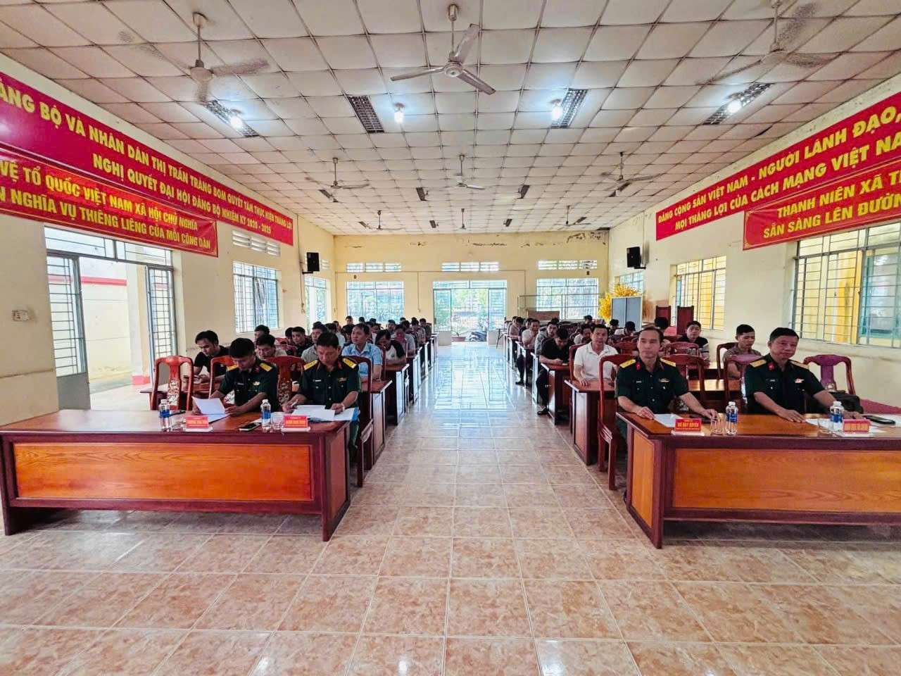 PHƯỜNG TRẢNG BOM TỔ CHỨC SINH HOẠT KHUNG B VÀ CHI TRẢ PHỤ CẤP TRÁCH NHIỆM CHO QUÂN NHÂN DỰ BỊ  GIỮ CHỨC VỤ CHỈ HUY ĐƠN VỊ DBĐV QUÝ III NĂM 2026
