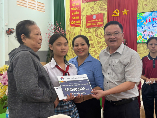 Trường THCS Lý Tự Trọng tổ chức lễ trao học bổng chương trình “Cùng Tín Nghĩa vươn tới tương lai” lần thứ 5, năm 2026.