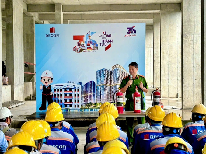 Công an phường Trảng Bom tuyên truyền công tác PCCC và bảo đảm                 trật tự, an toàn xã hội tại công trình nhà ở xã hội trên địa bàn