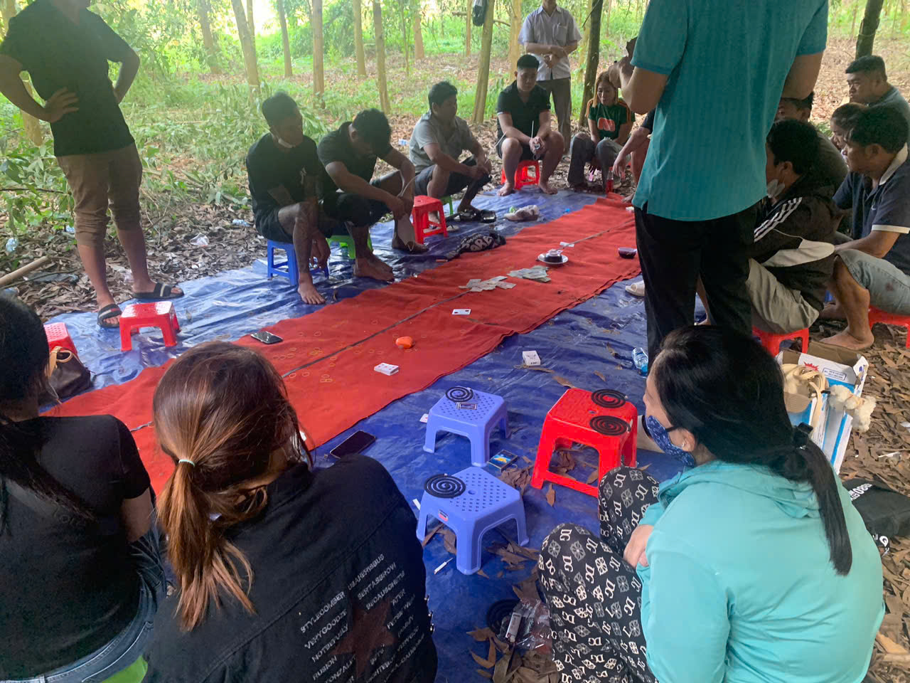 CÔNG AN PHƯỜNG PHỐI HỢP PHÒNG PC02 TRIỆT PHÁ TỤ ĐIỂM ĐÁNH BẠC BẰNG HÌNH THỨC SÓC ĐĨA