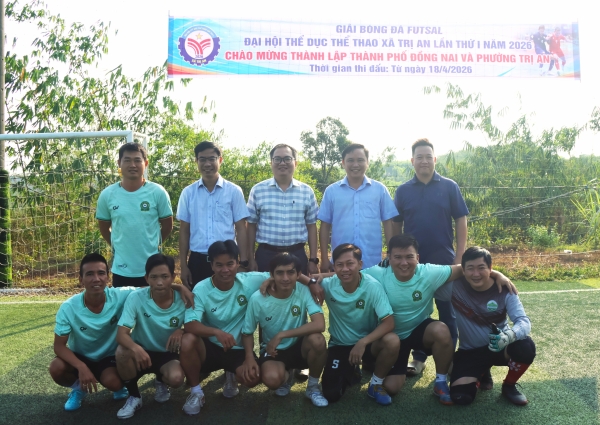 18 4 2026 lanh dao xa chup hinh luu niem