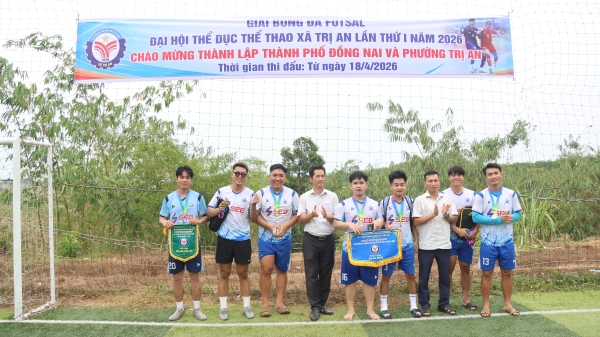 18 4 2026 lanh dao xa trao gia nhi