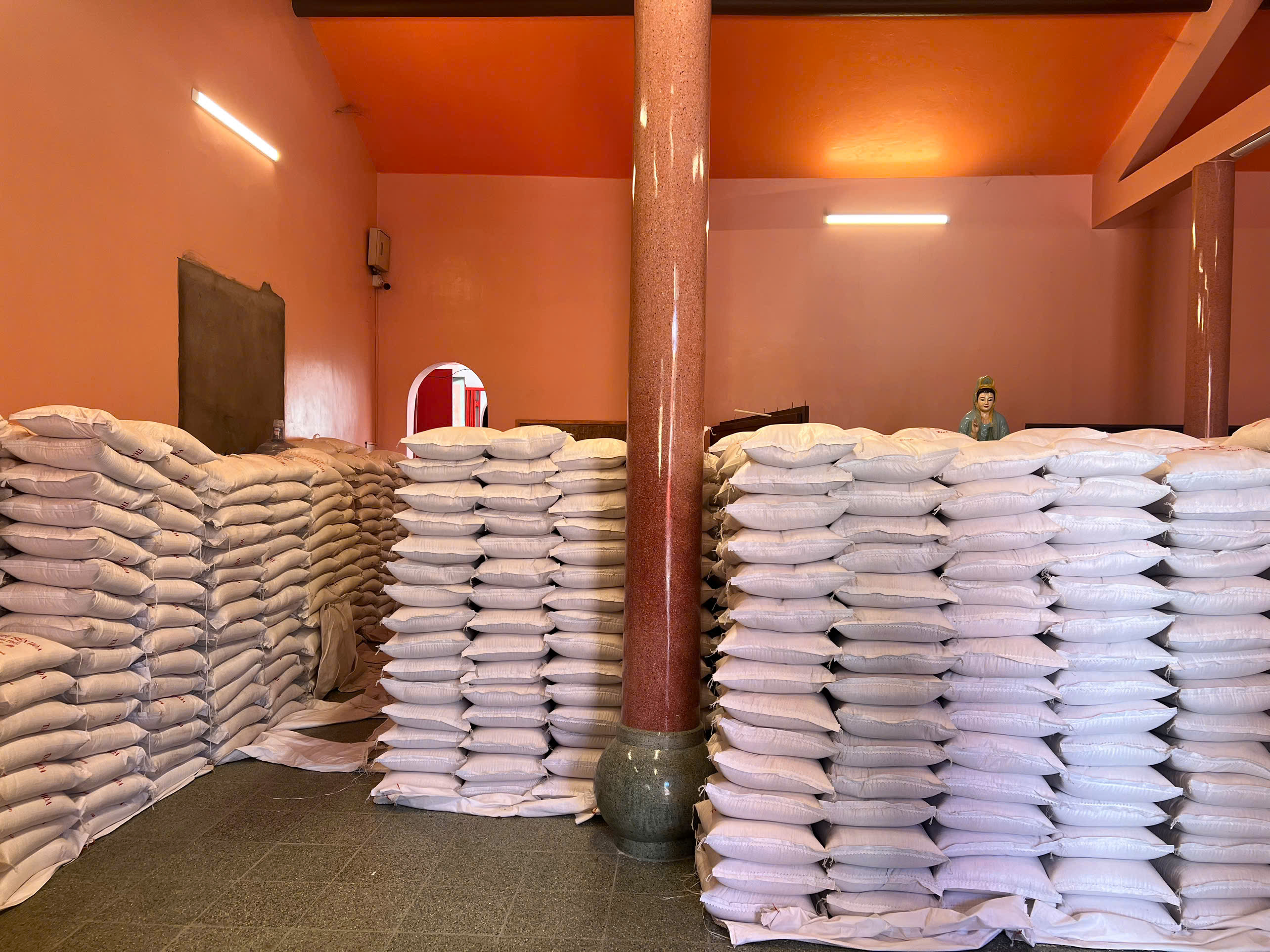 30 tấn gạo nghĩa tình đến với đồng bào vùng sâu, vùng xa.