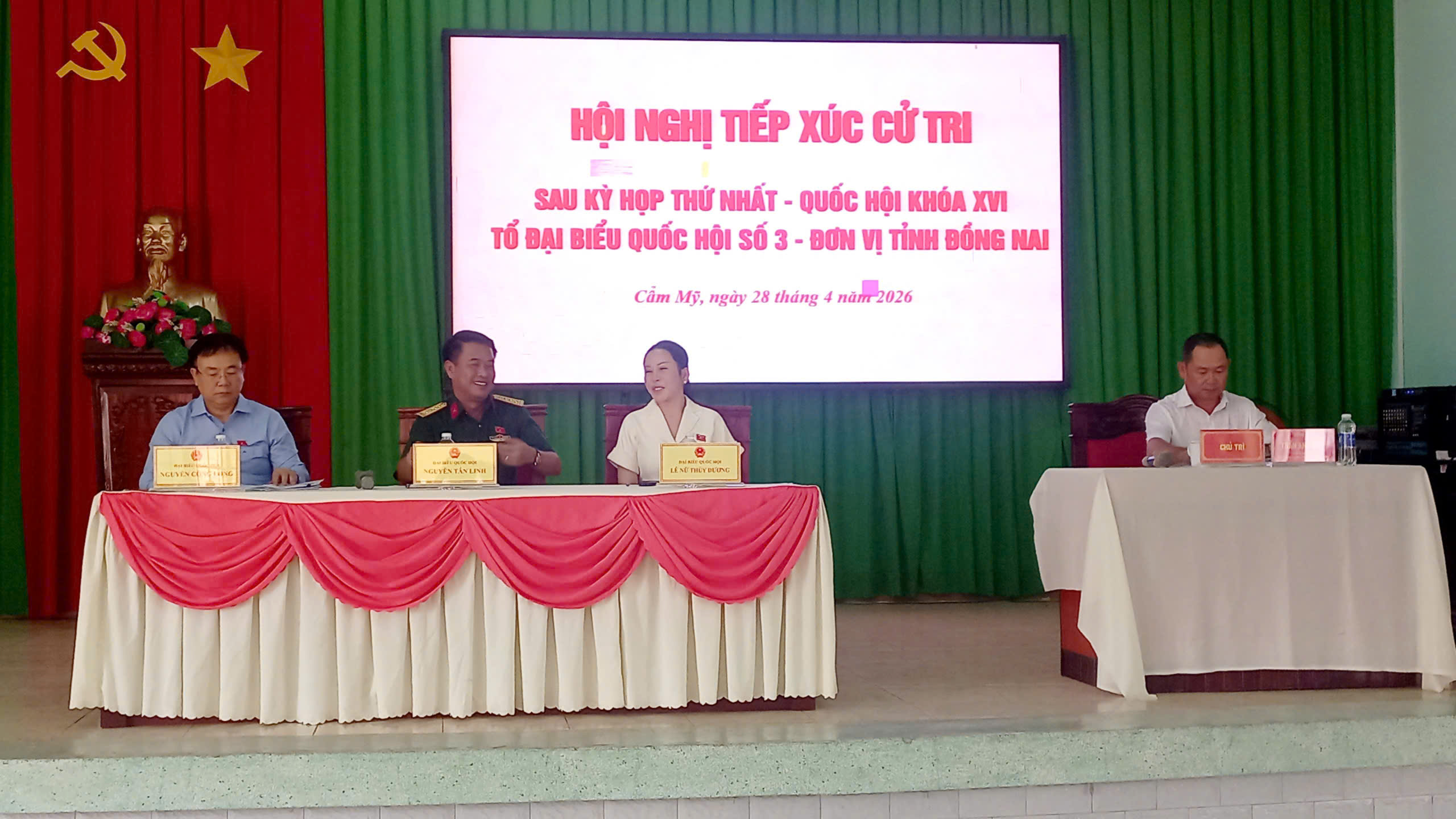 Các đại biểu đơn vị số 3 tiếp xúc cử tri sau kỳ họp thứ nhất