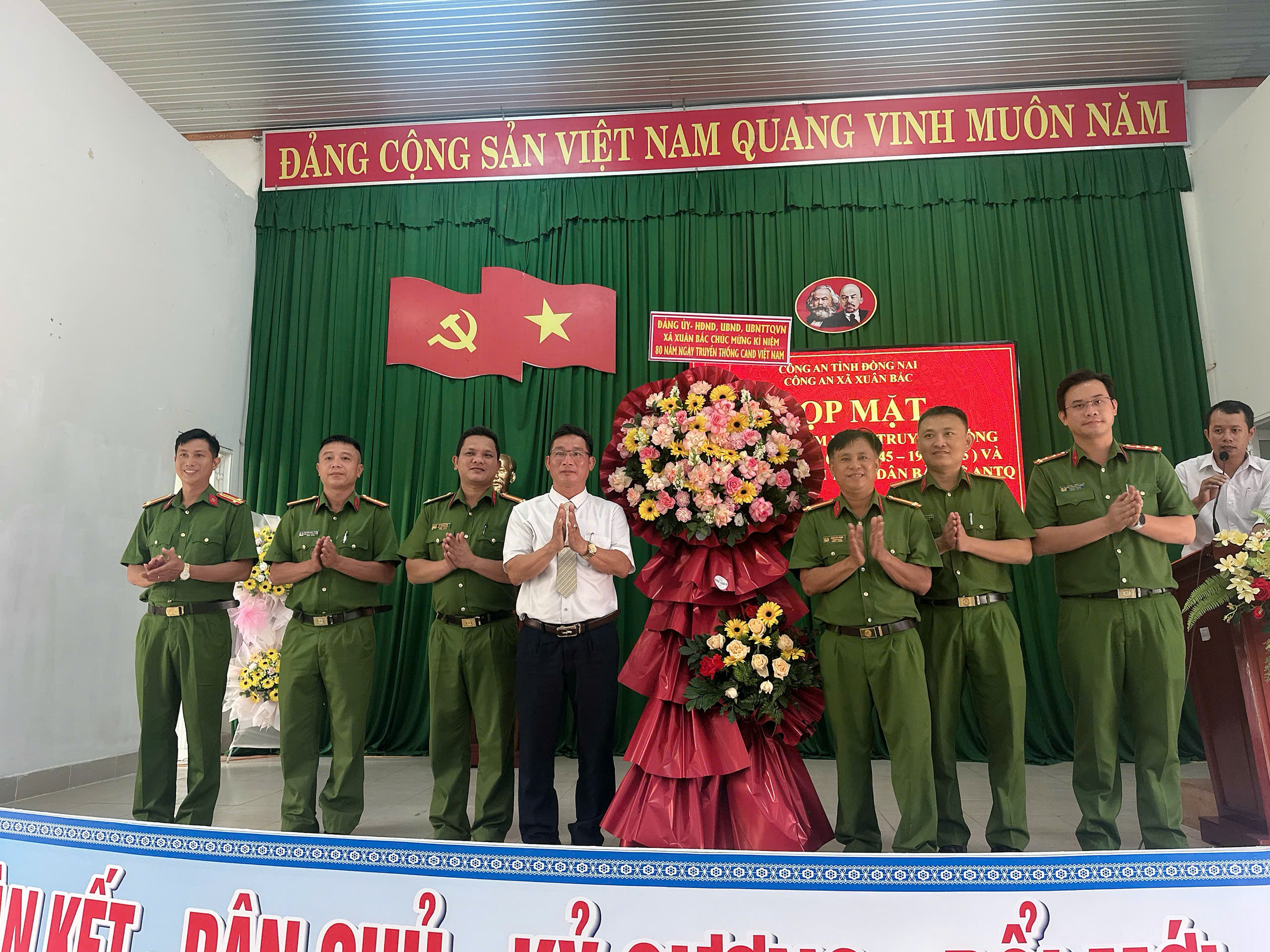 Kỷ niệm 80 năm Ngày truyền thống Công an nhân dân và 20 năm Ngày hội Toàn dân bảo vệ an ninh Tổ quốc