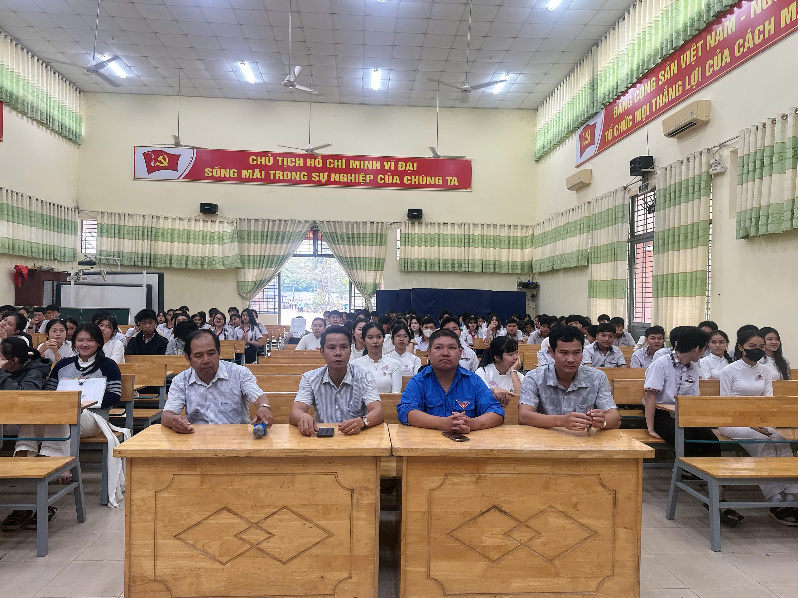 XÃ XUÂN BẮC TỔ CHỨC PHỔ CẬP CHỮ KÝ SỐ, NÂNG CAO KỸ NĂNG SỐ CHO ĐOÀN VIÊN THANH NIÊN, HỌC SINH