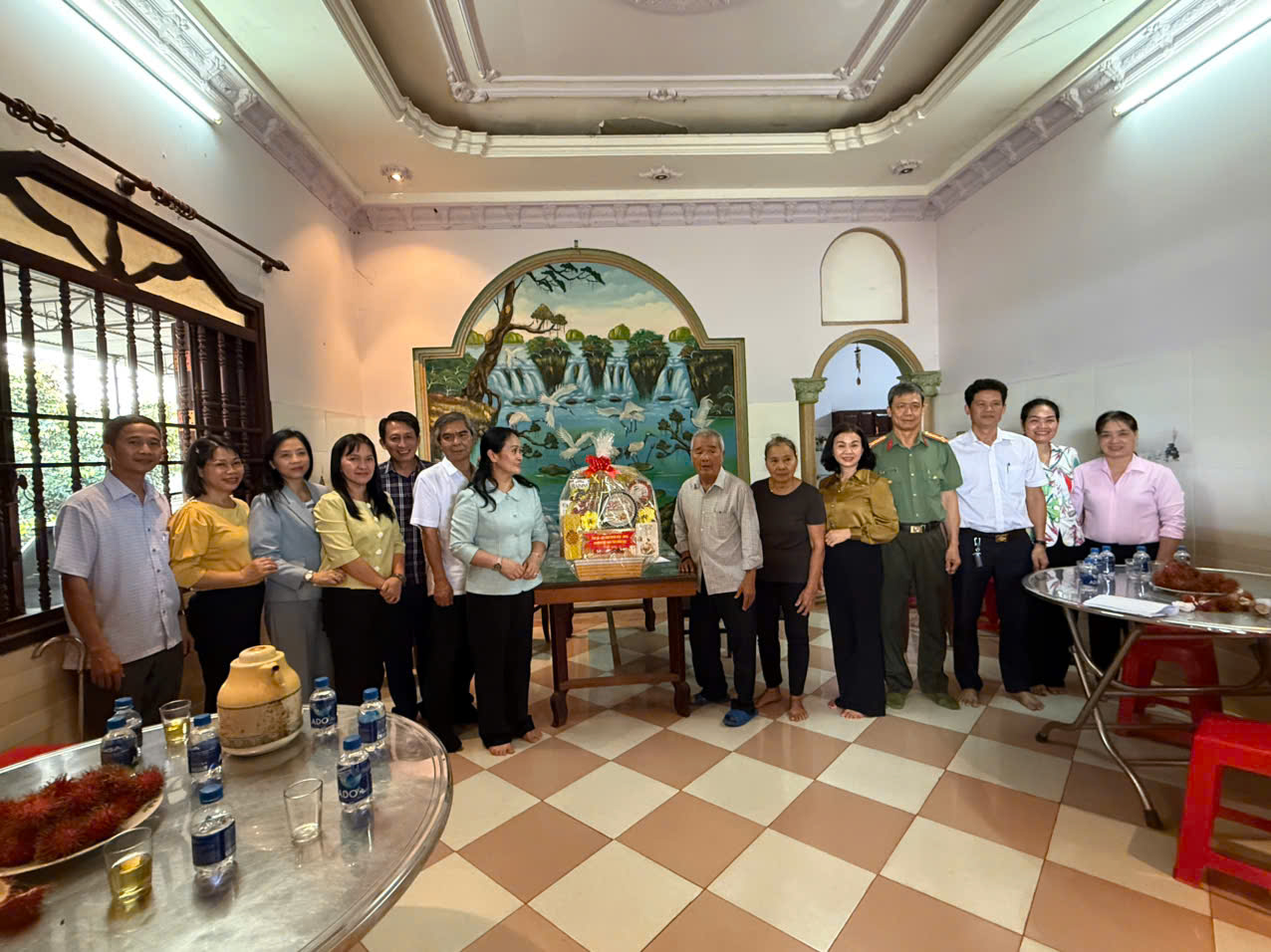 Đoàn lãnh đạo tỉnh Đồng Nai thăm, tặng quà người có công trên địa bàn xã Xuân Định