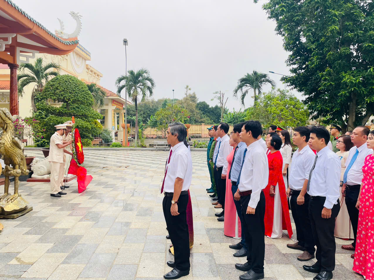 Dâng hoa viếng