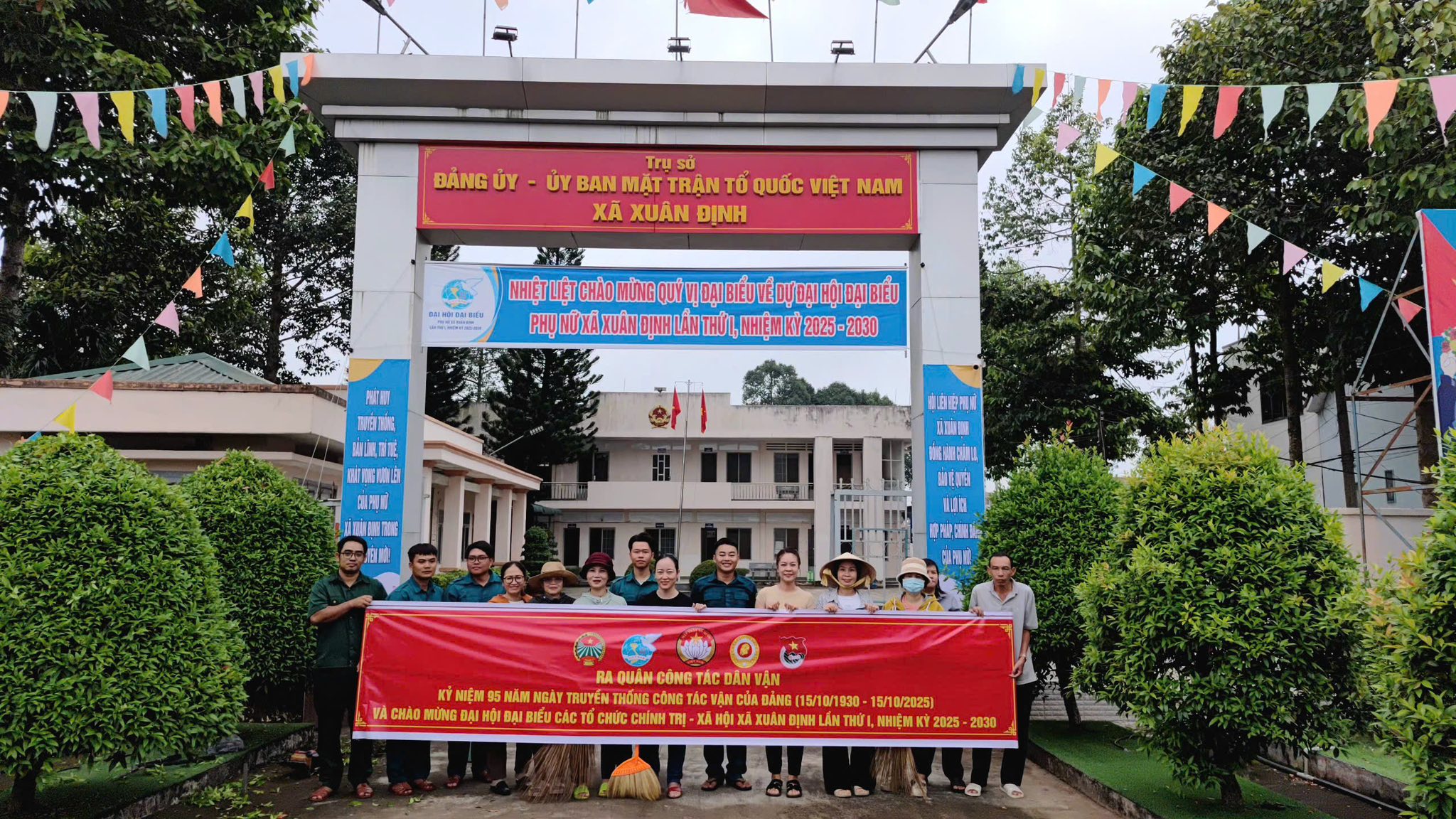 XÃ XUÂN ĐỊNH RA QUÂN CÔNG TÁC DÂN VẬN NHÂN KỶ NIỆM 95 NĂM NGÀY TRUYỀN THỐNG CÔNG TÁC DÂN VẬN CỦA ĐẢNG (15/10/1930 - 15/10/2025)