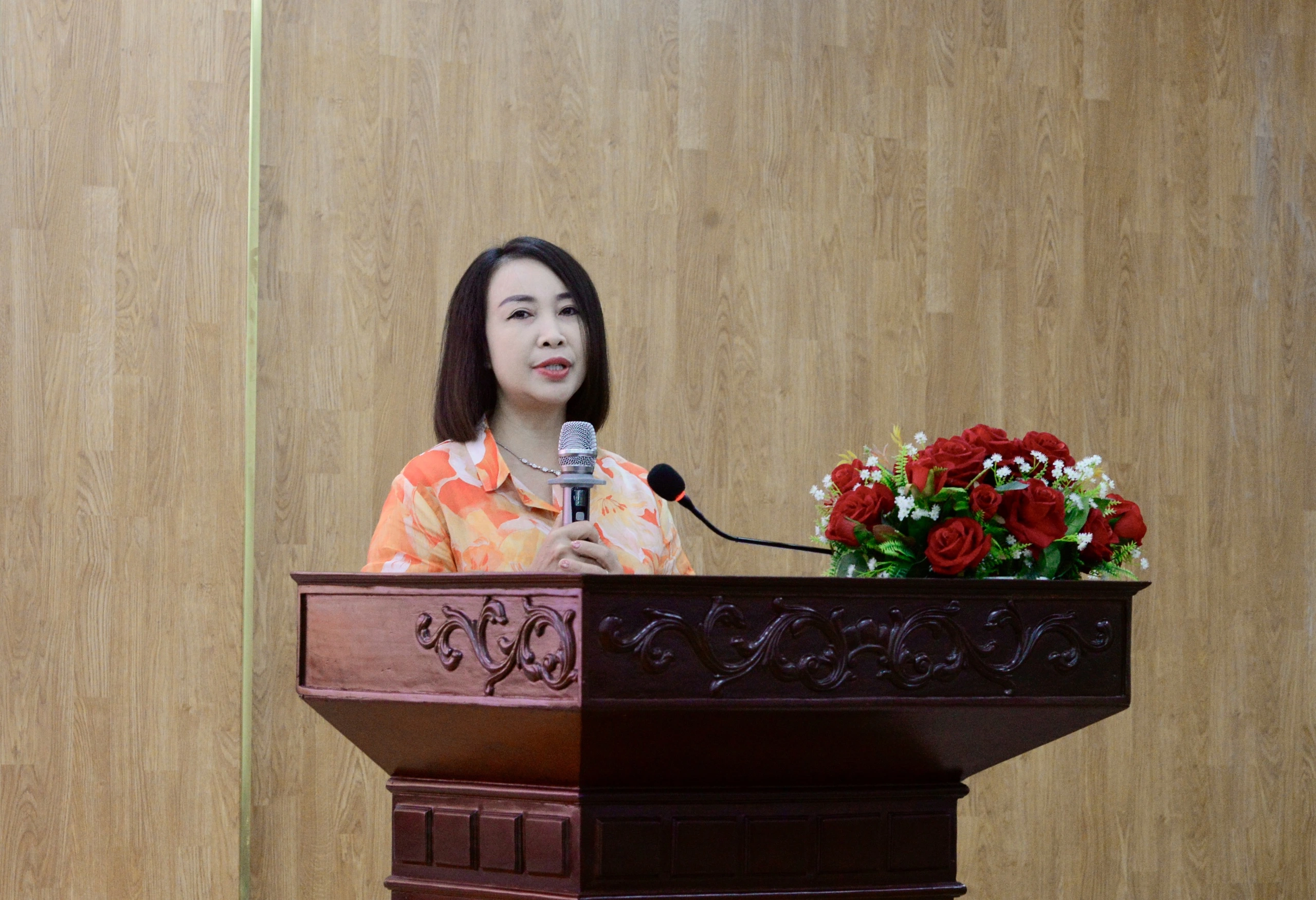 Hoàn thiện hành lang pháp lý, nâng cao hiệu quả thi hành Luật Việc làmPhát biểu tại hội nghị, Thứ trưởng Bộ Nội vụ Cao Huy nhấn mạnh: hiện nay, việc chấp hành pháp luật lao động và bảo hiểm xã hội ở nhiều nơi vẫn còn hạn chế. Một bộ phận người lao độ
