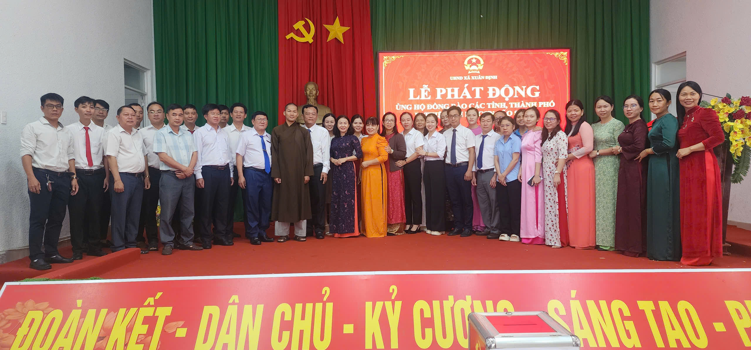 UBND xã Xuân Định tổ chức lễ phát động ủng hộ đồng bào bị thiệt hại do cơn bão số 10