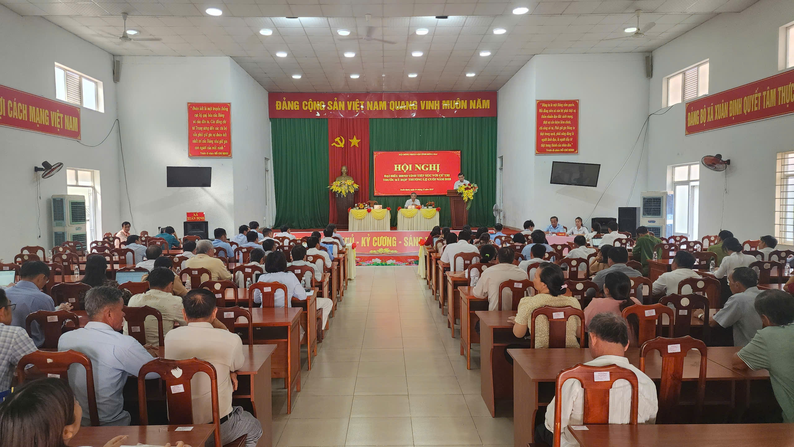 XUÂN ĐỊNH: TỔ ĐẠI BIỂU HĐND TỈNH TIẾP XÚC CỬ TRI TRƯỚC KỲ HỌP CUỐI NĂM 2025