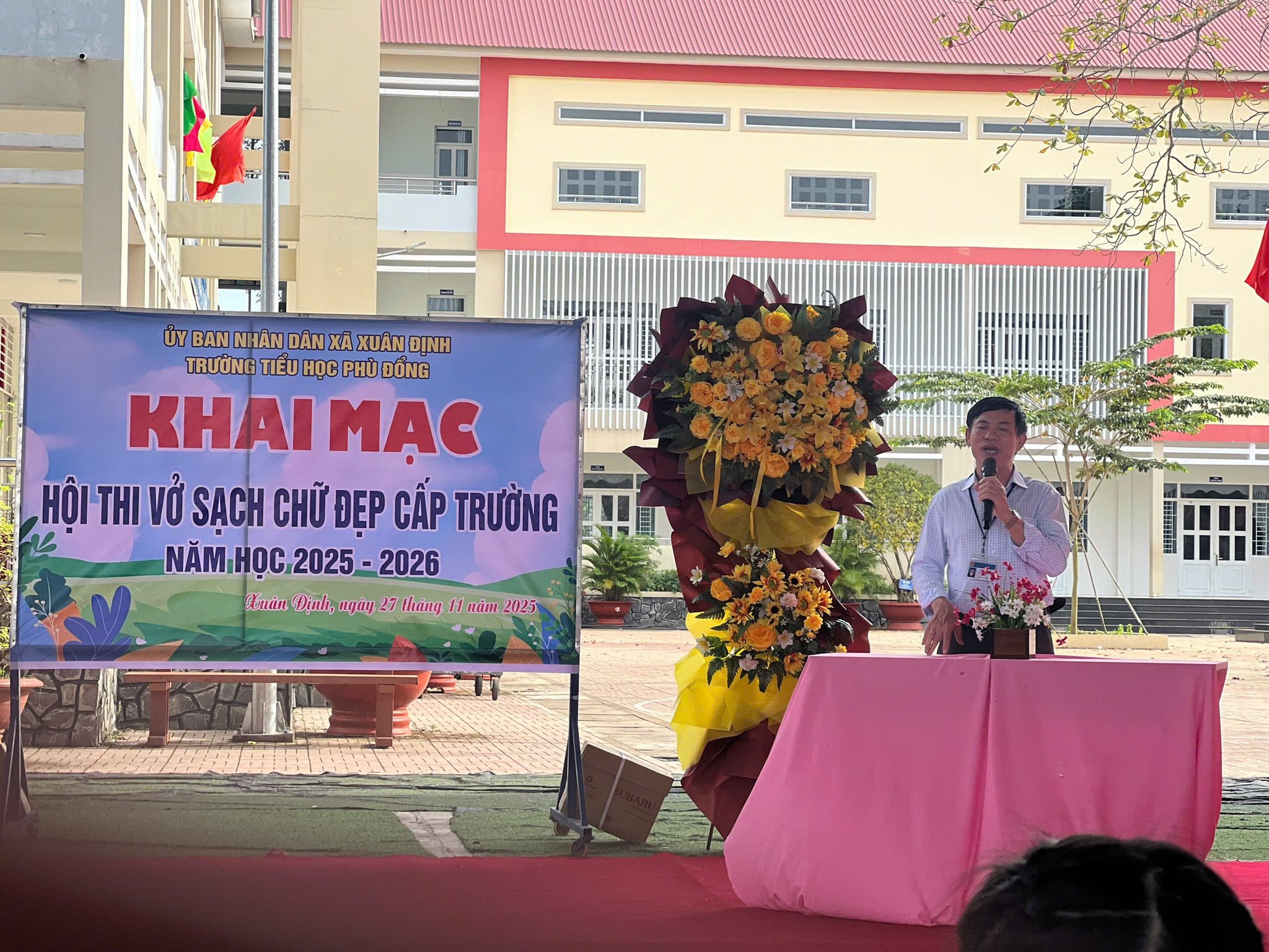 Trường Tiểu học Phù Đổng đã long trọng tổ chức Hội thi “Vở sạch – Chữ đẹp” cấp trường
