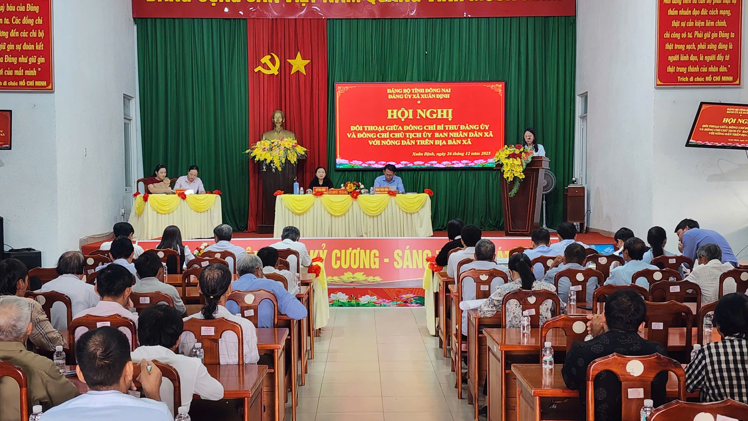 Đối thoại trực tiếp giữa Bí thư Đảng ủy, Chủ tịch UBND xã với Nông dân xã Xuân Định