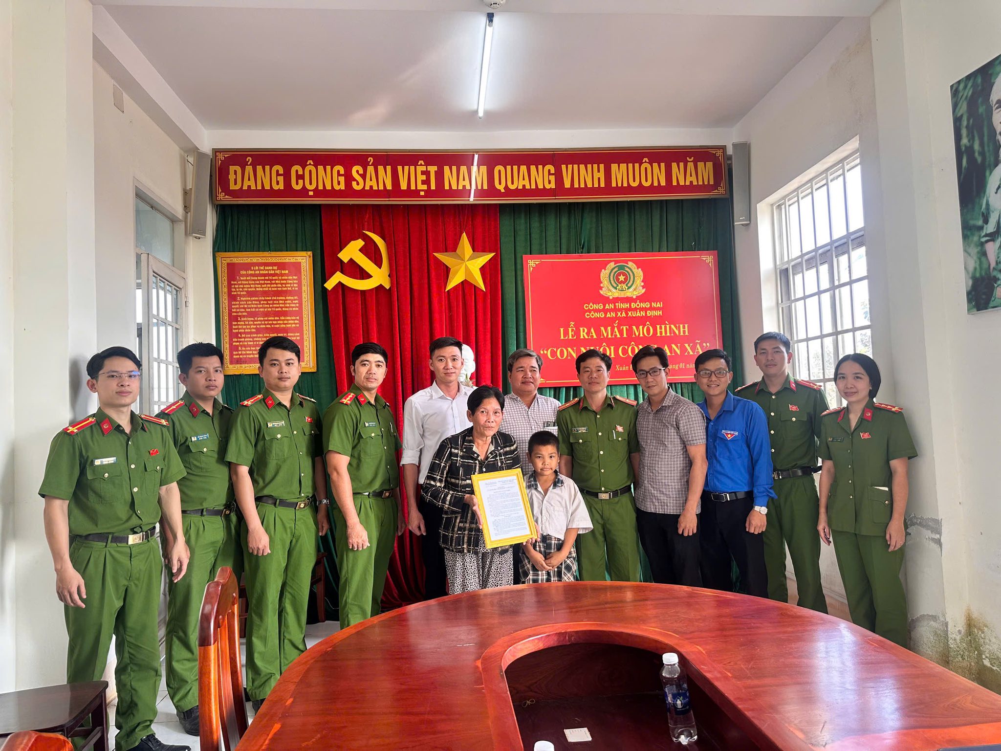 Công an xã Xuân Định ra mắt mô hình “Con nuôi Công an xã” nhằm chăm lo thiếu nhi có hoàn cảnh khó khăn