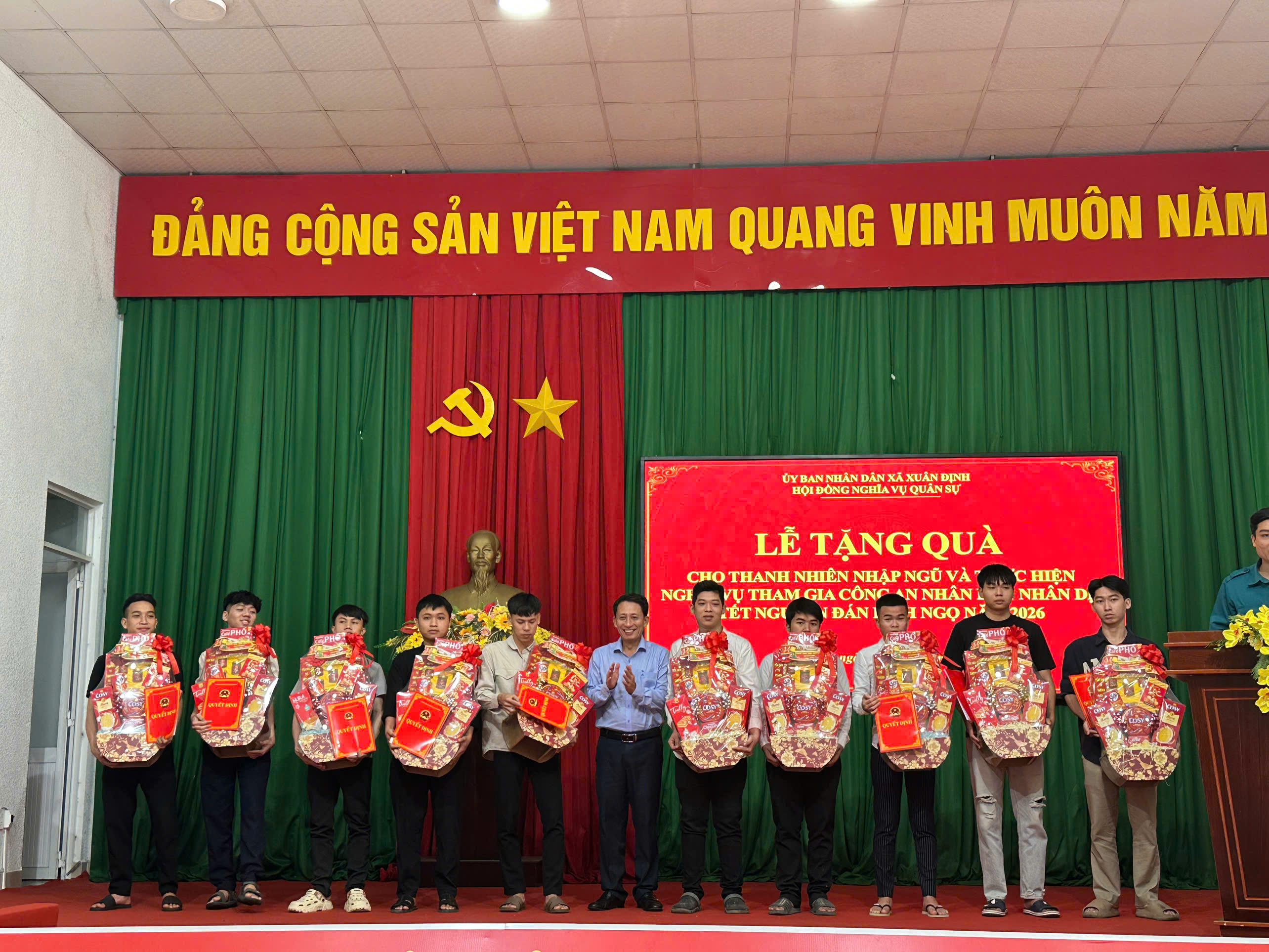 Xuân Định tổ chức Lễ trao Quyết định gọi công dân nhập ngũ và nghĩa vụ tham gia Công an nhân dân năm 2026