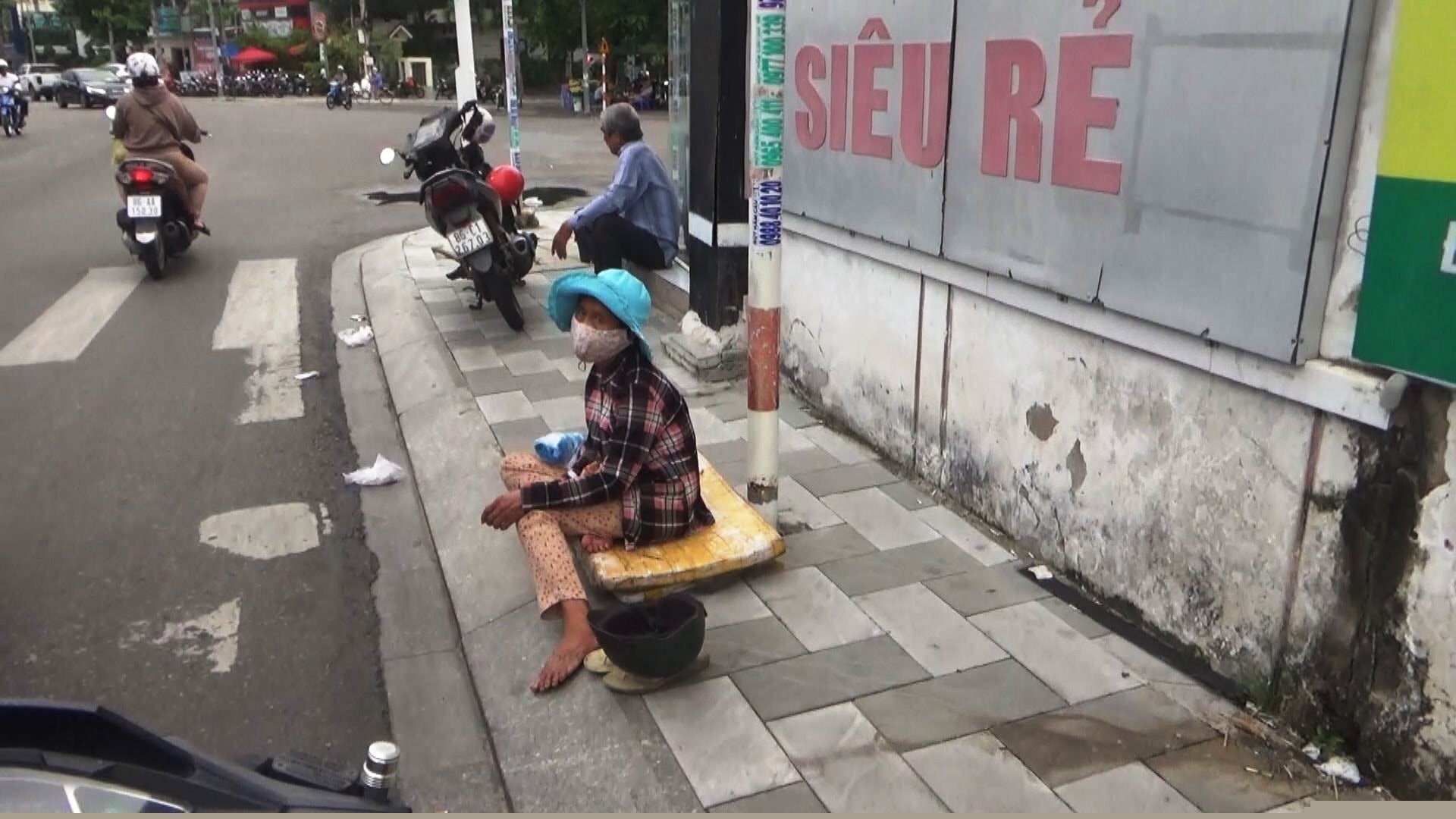 Hạn chế tình trạng lang thang, xin ăn và vận động người dân không cho tiền trực tiếp