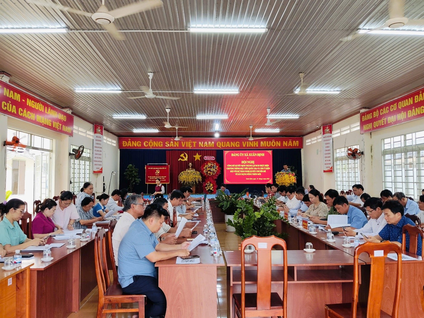Đồng chí Nguyễn Trung Du – Ủy viên Ban Thường vụ Đảng ủy đã công bố Quyết định số 148-QĐ/ĐU ngày 22/4/2026 về việc thành lập Ban Chỉ đạo