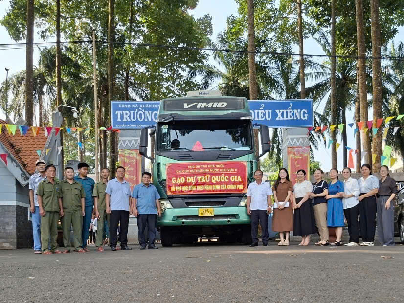 Xuân Định hoàn thành tiếp nhận gạo hỗ trợ học sinh đúng tiến độ