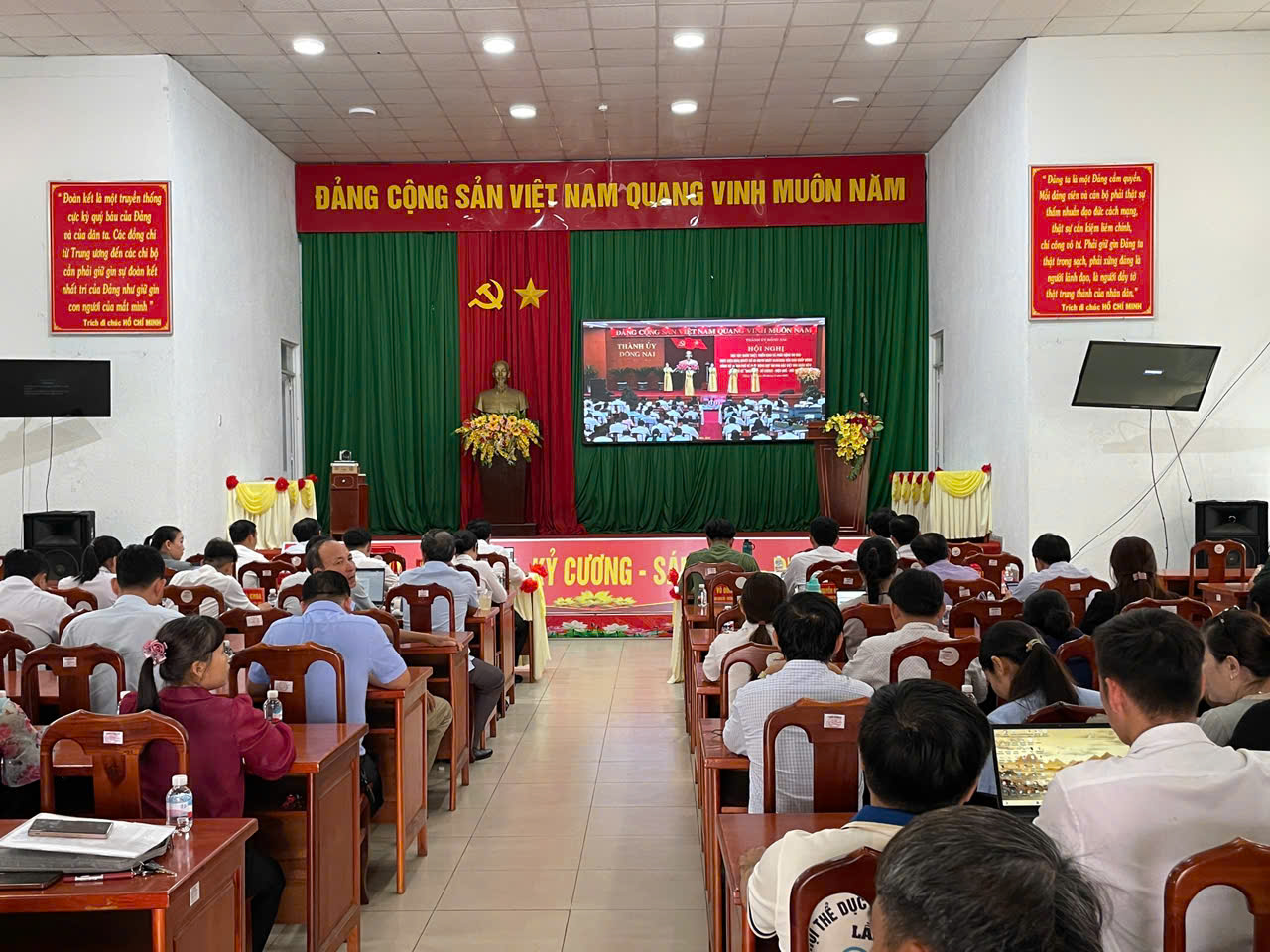 TÍCH CỰC THAM GIA HỘI NGHỊ HỌC TẬP, QUÁN TRIỆT NGHỊ QUYẾT SỐ 05-NQ/TU VÀ PHÁT ĐỘNG ĐỢT THI ĐUA ĐẶC BIỆT 500 NGÀY