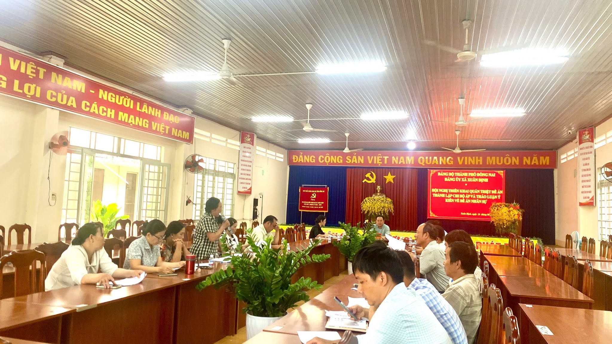 HỘI NGHỊ TRIỂN KHAI, QUÁN TRIỆT ĐỀ ÁN THÀNH LẬP CHI BỘ ẤP VÀ THẢO LUẬN ĐỀ ÁN NHÂN SỰ