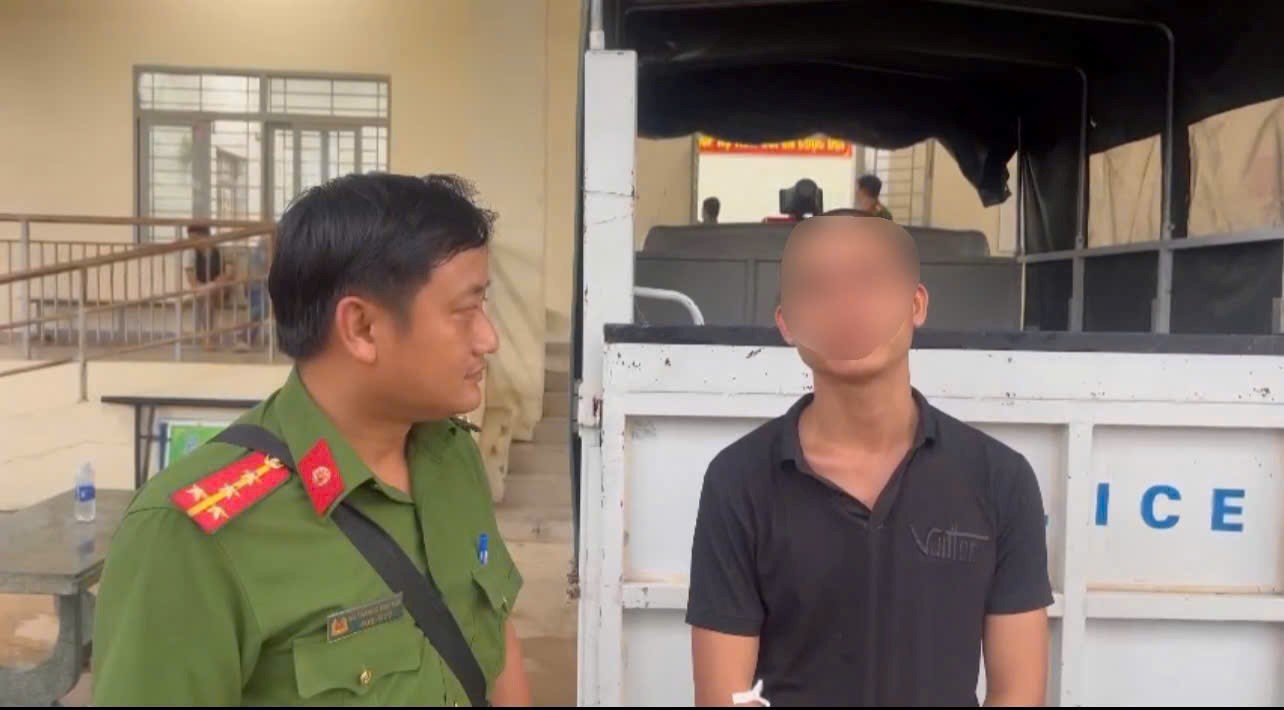 Đối tượng Đ.L.T bị lực lượng Công an xã Xuân Định đưa vào cơ sở cai nghiện bắt buộc