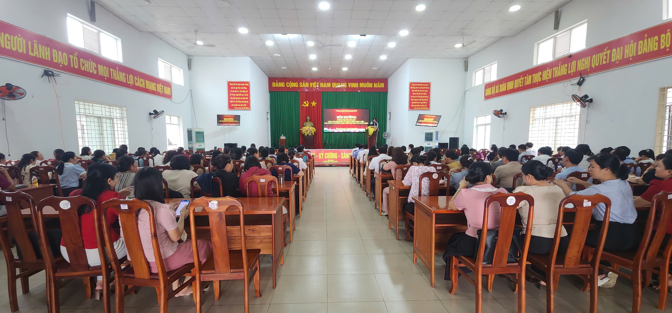 Toàn cảnh chương trình