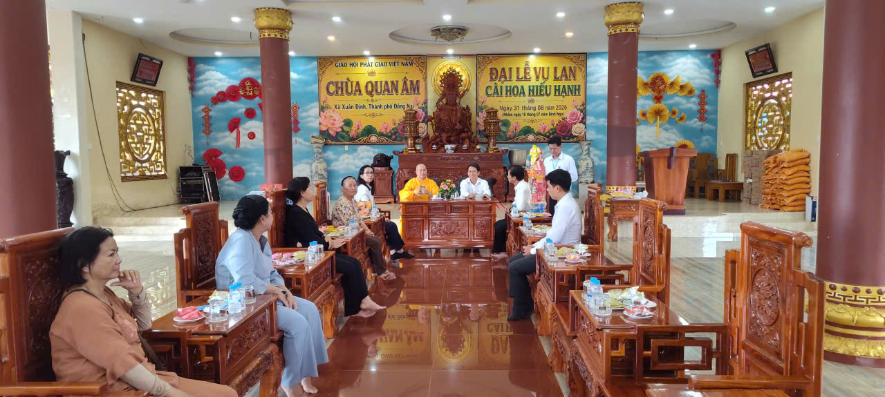 Đoàn đã đến thăm, chúc mừng và tặng quà tại Chùa Quan Âm – ấp Xuân Định, trụ trì Đại đức Thích Quảng Vinh