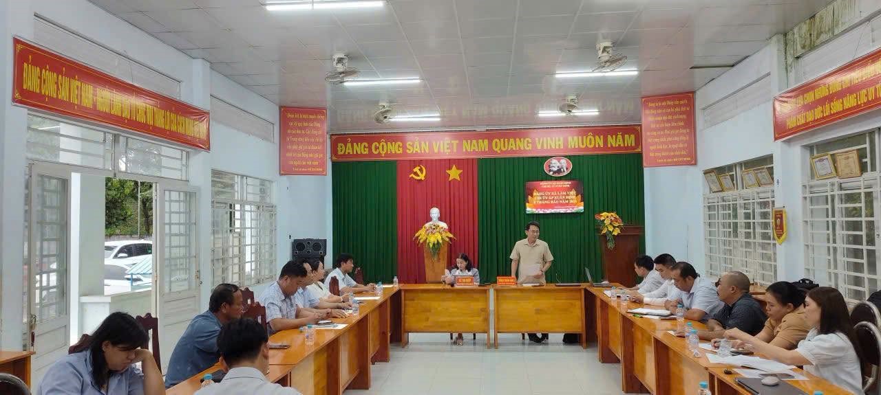 Đồng chí Tống Trần Hòa – Bí thư Đảng ủy phát biểu