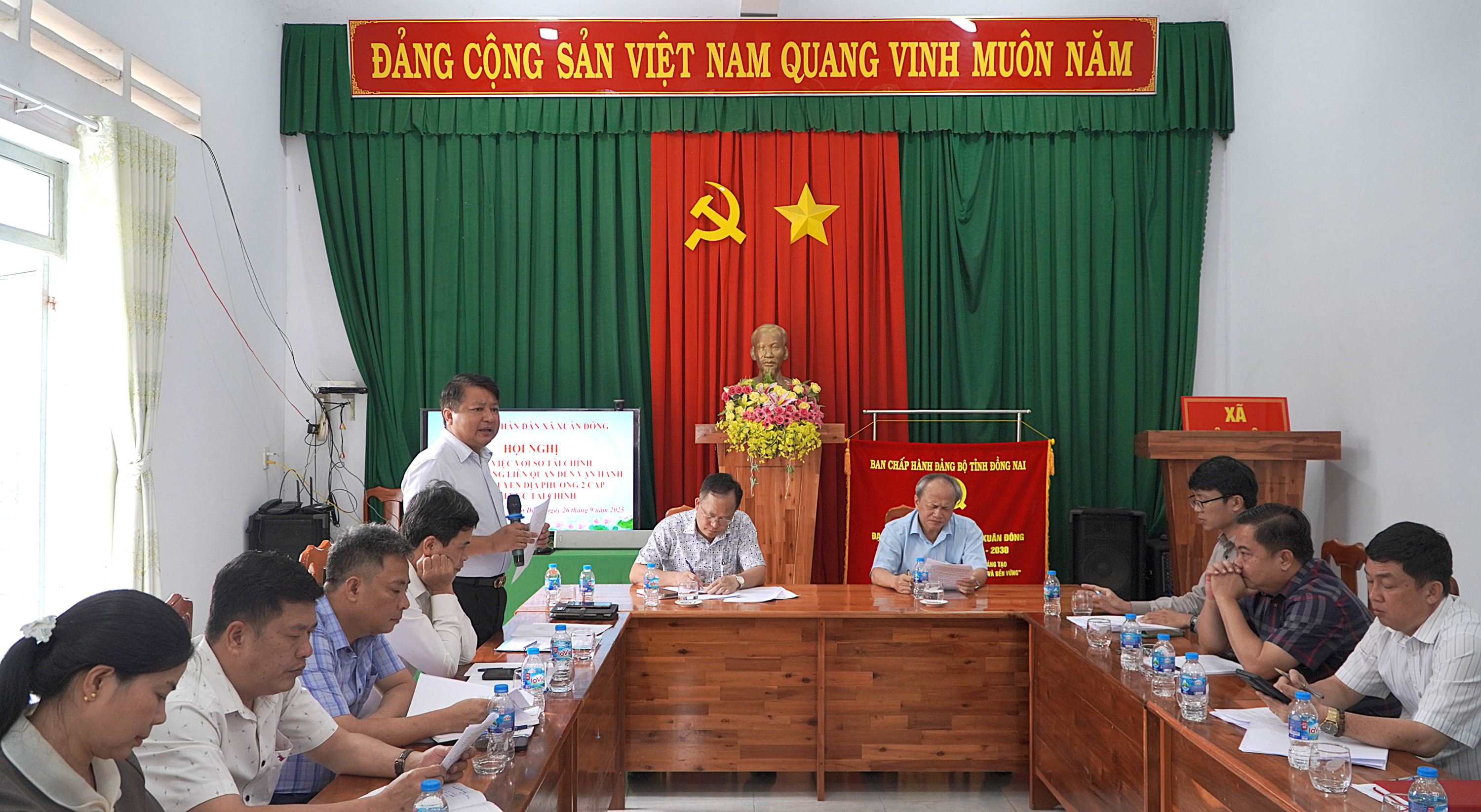 LAM VIEC VOI SO TAI CHINH