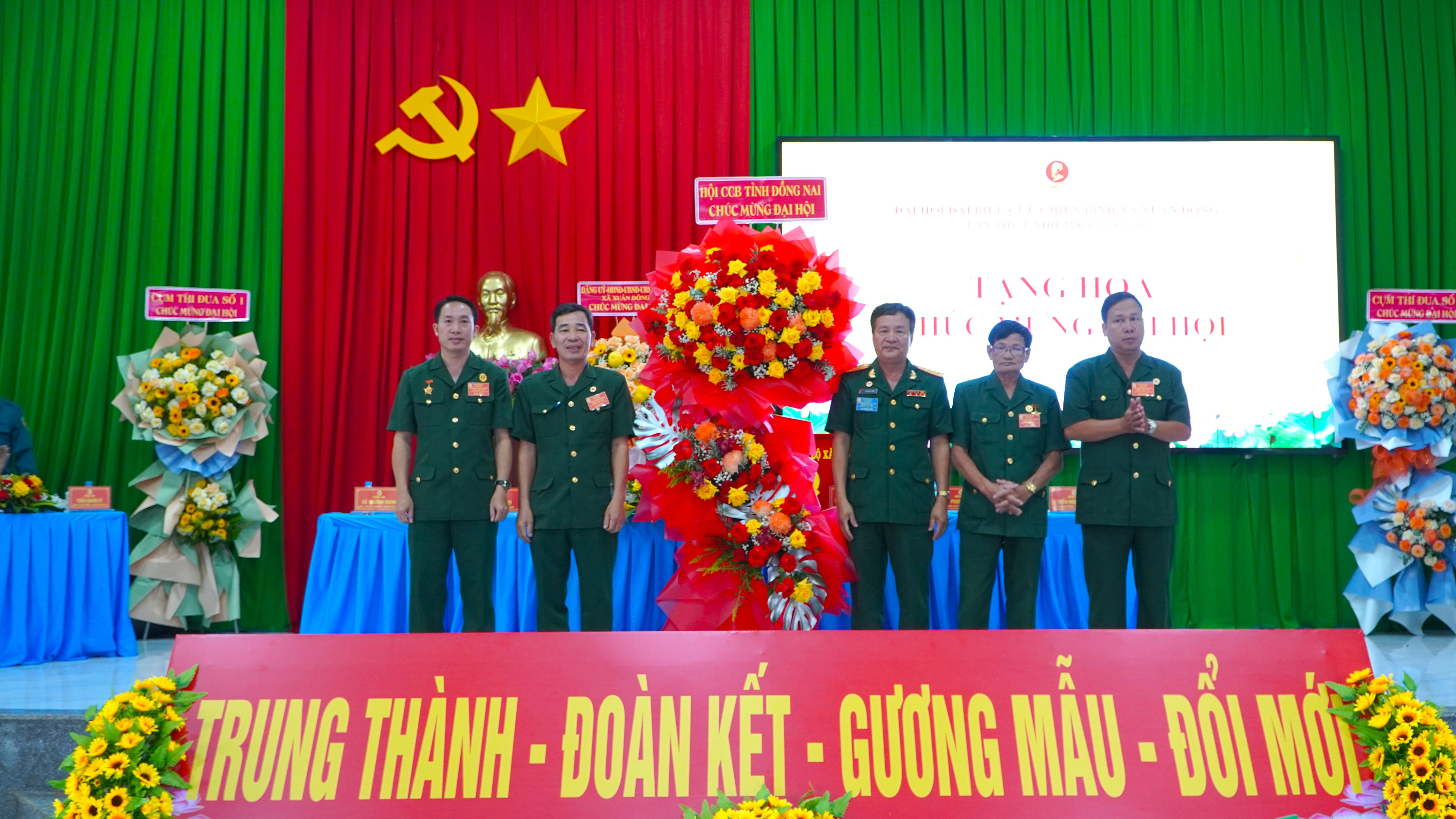 CCB NGAY 200