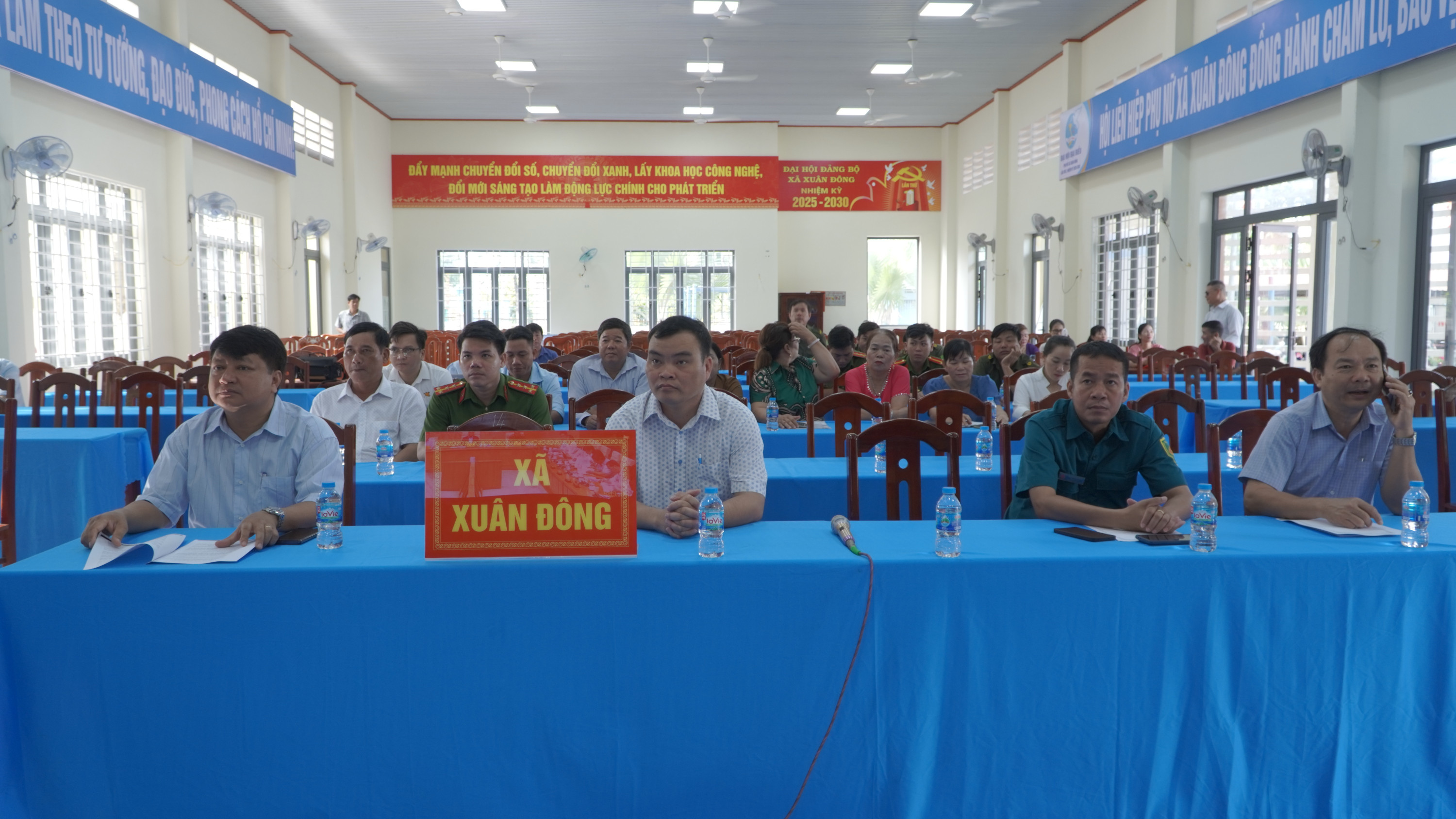 hoi nghi truc tuyen