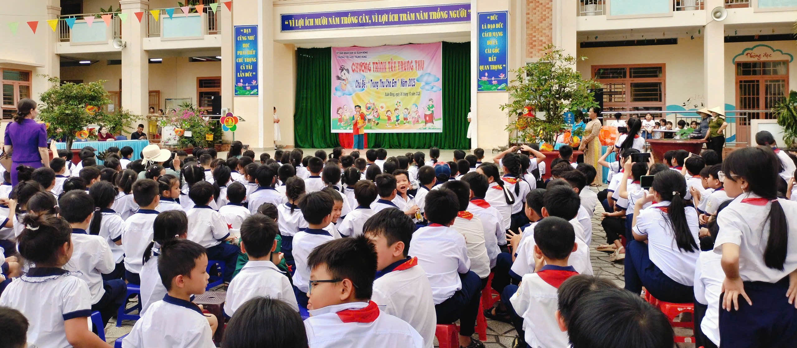 VAN NGHE TRUNG THU