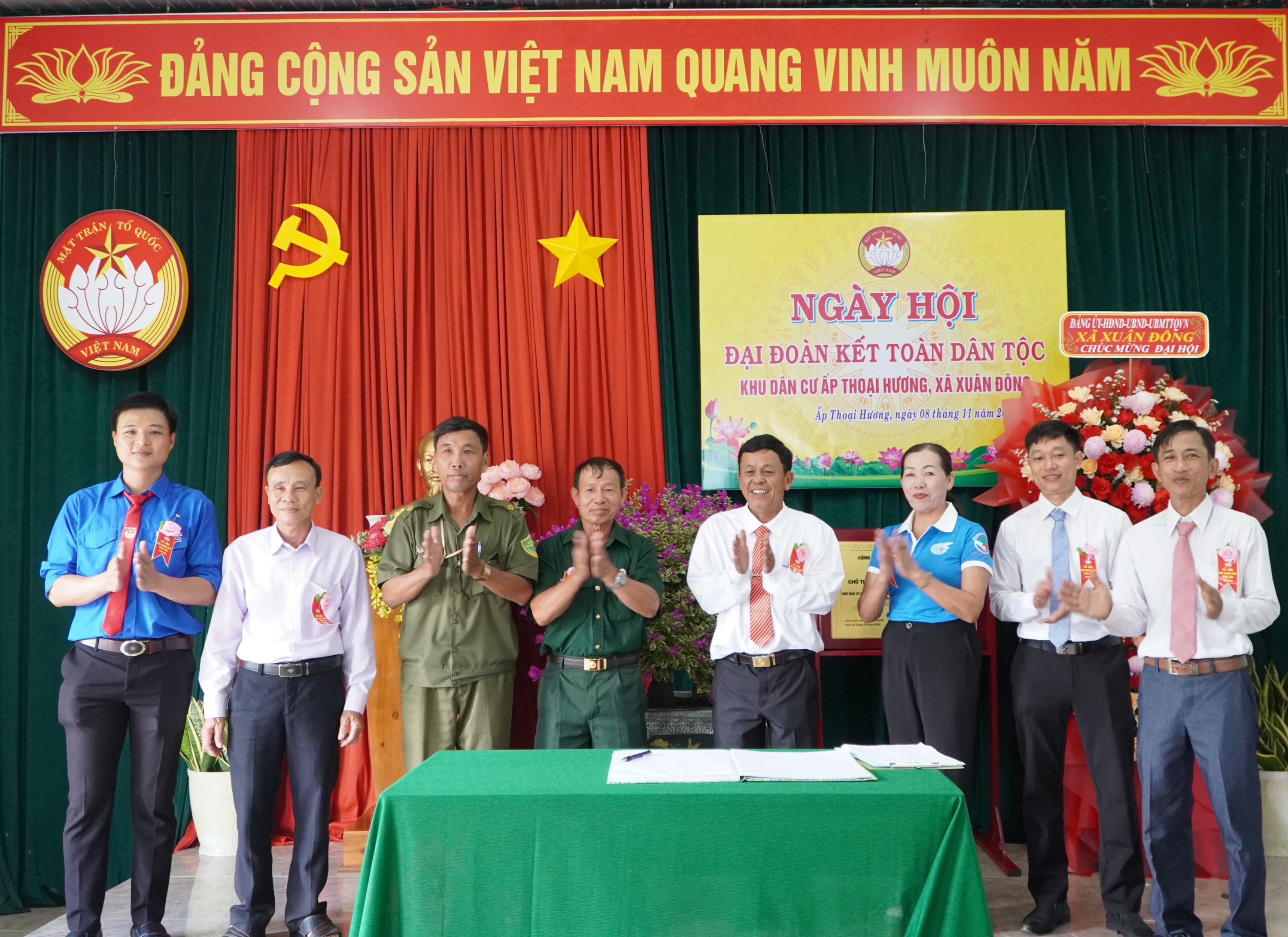 ngay hoi 8