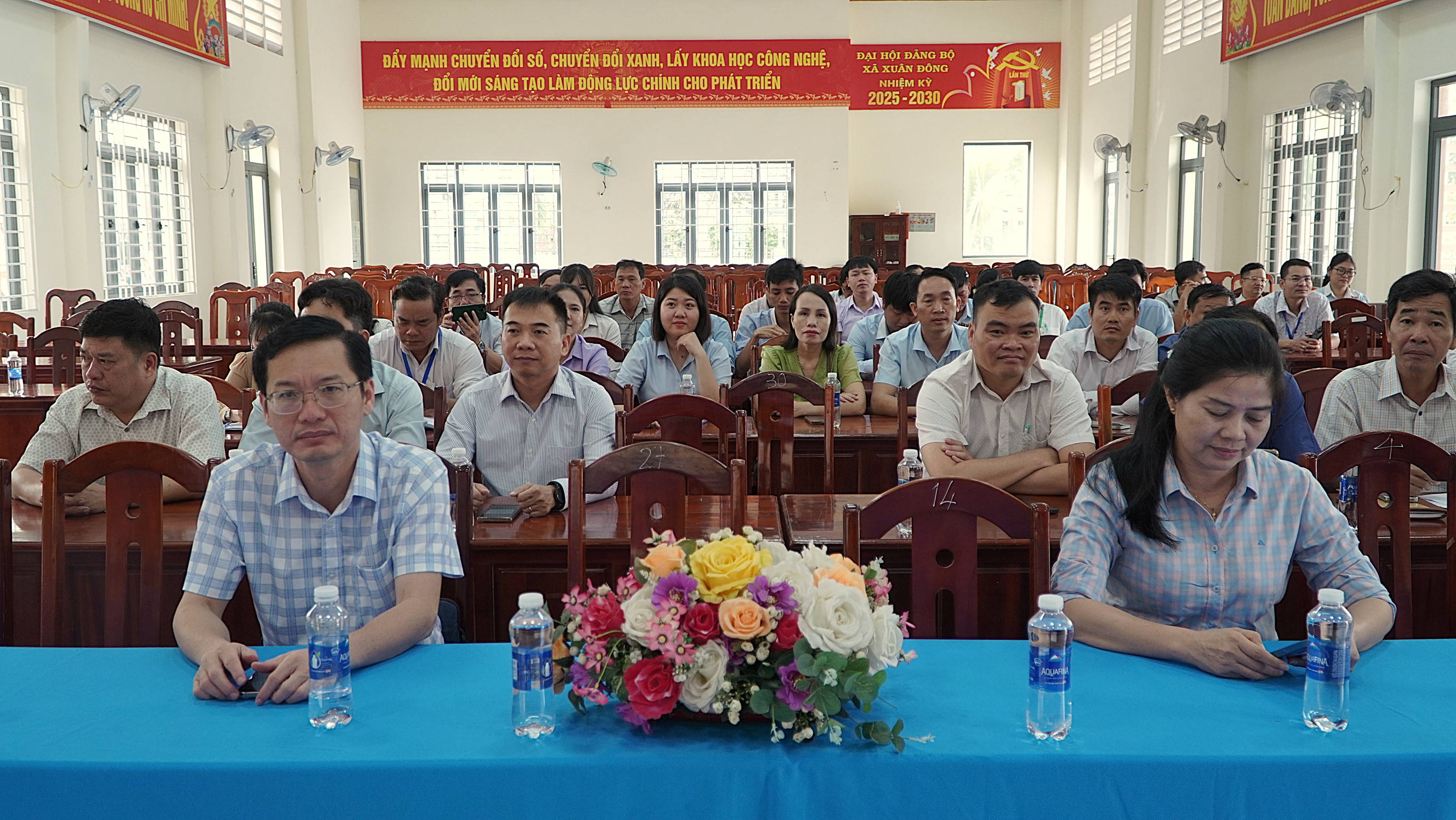 hoi nghi cu tri