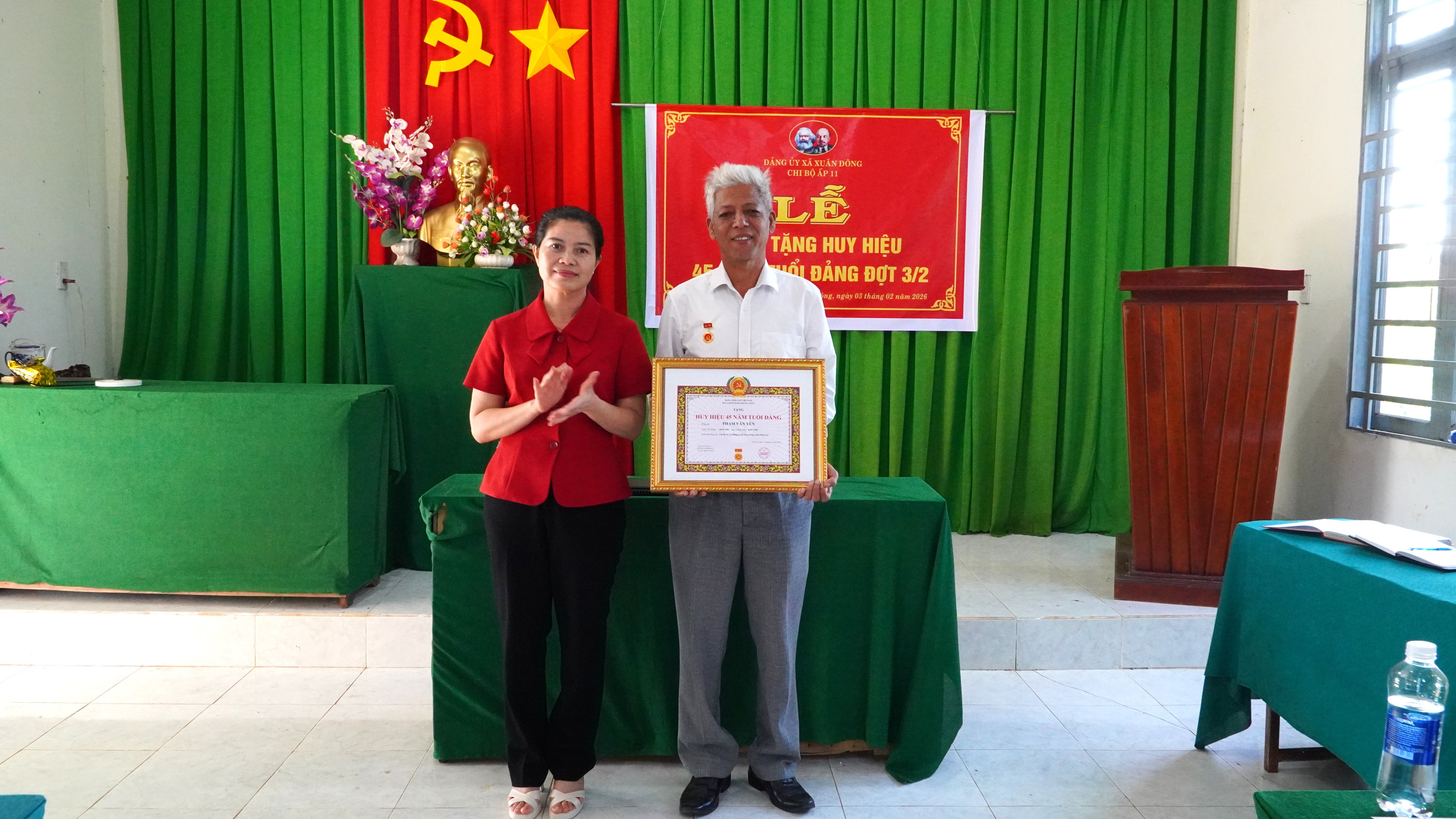 TRAO HH 45 NAM TUOI DANG 2