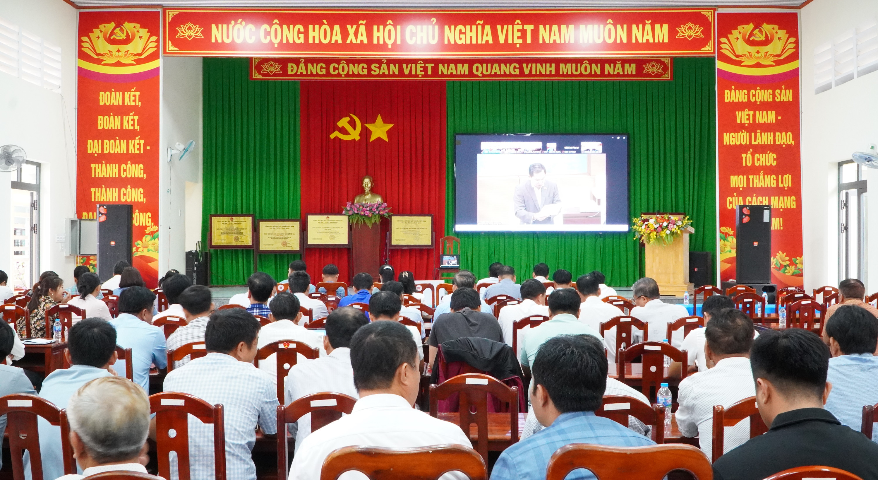 truc tuyen bau cu 3