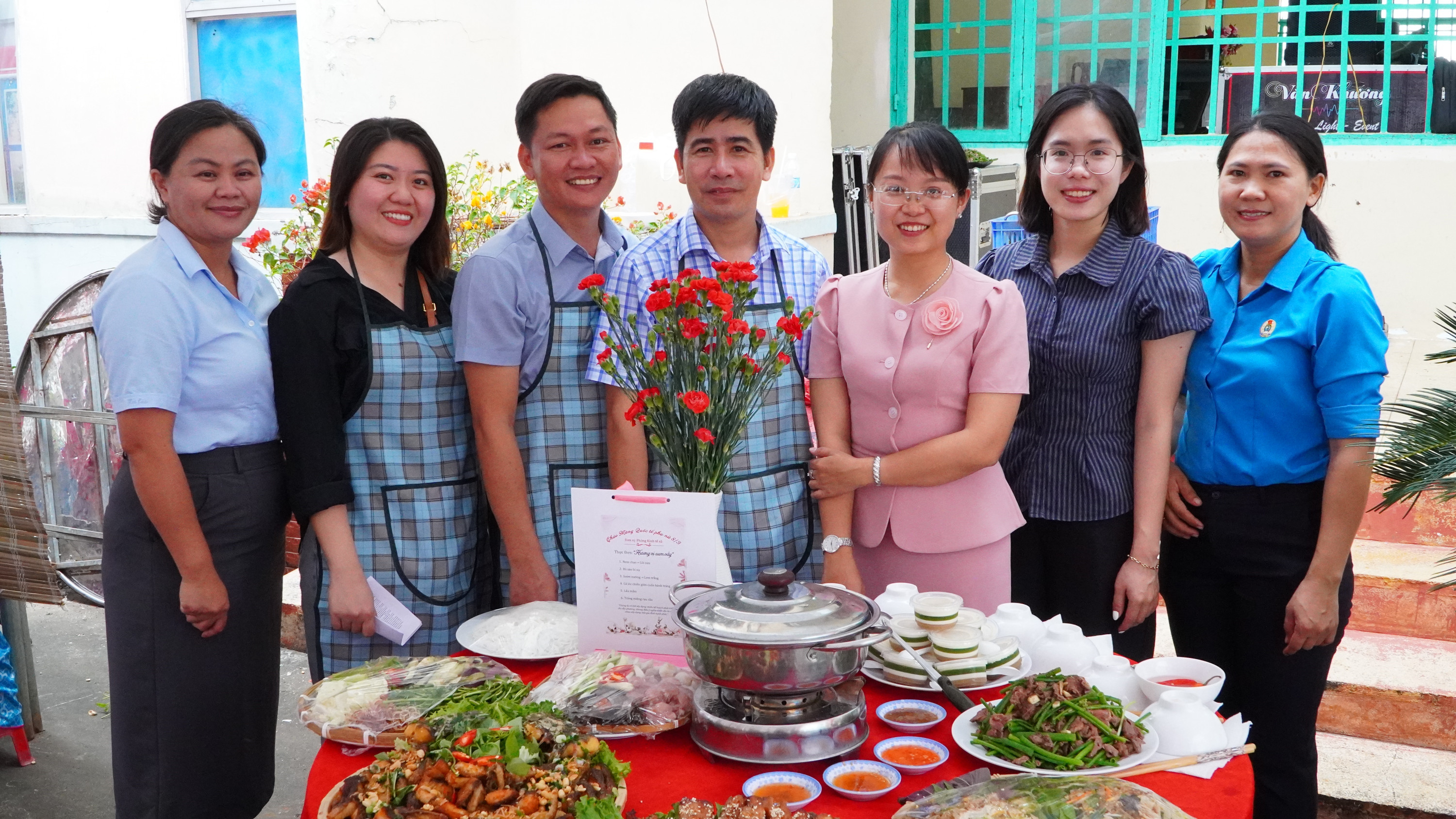 hop mat phu nu 18
