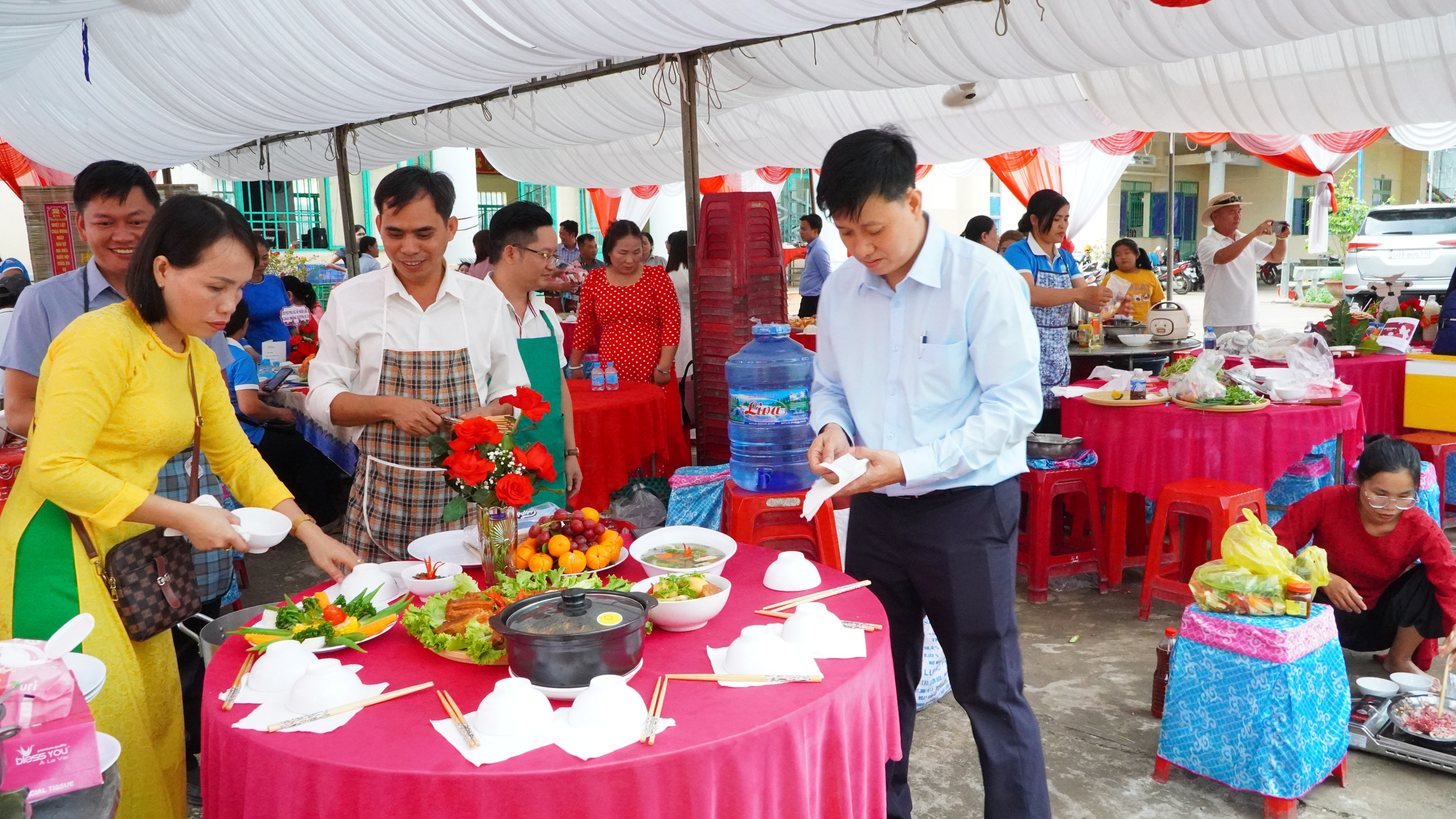 hop mat phu nu 21