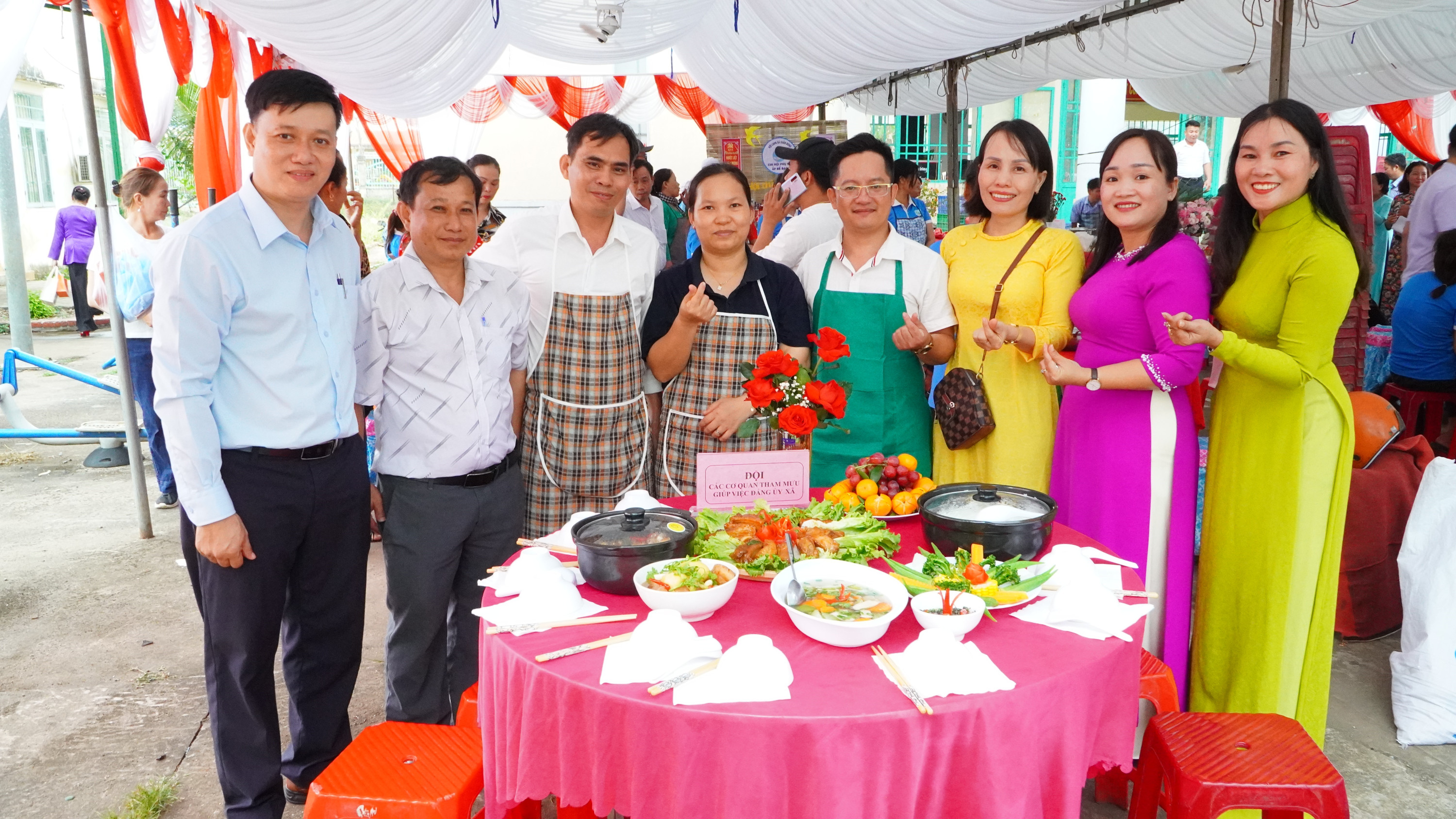 hop mat phu nu 23