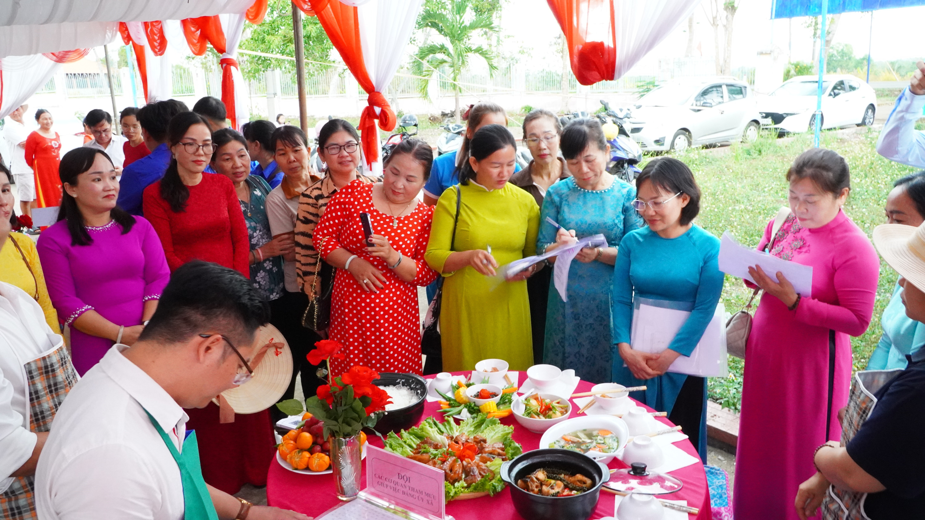 hop mat phu nu 26