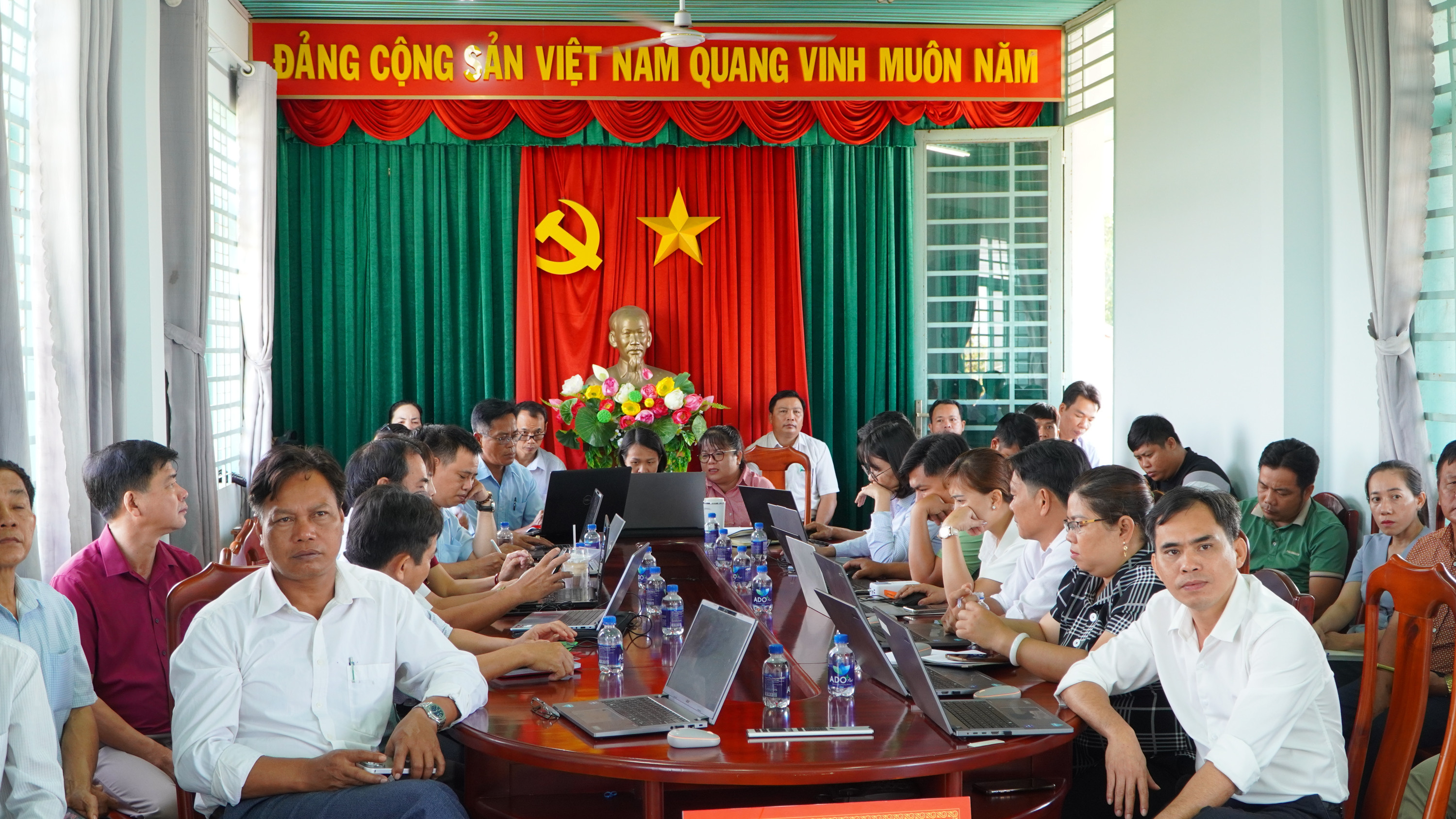 truc tuyen huong dan bau cu 1