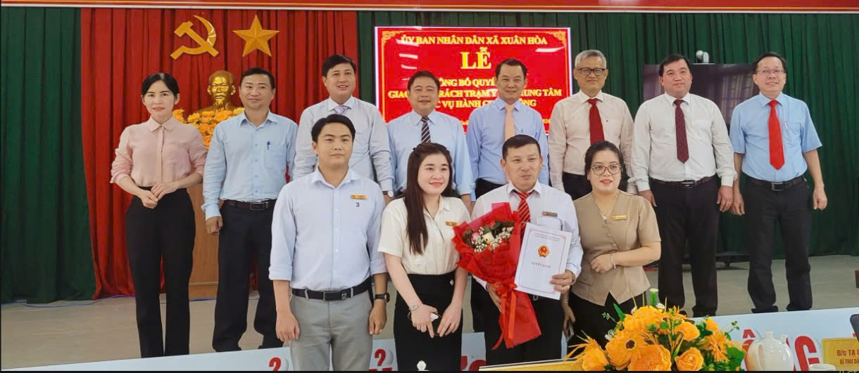 trao quyết định trạm y tế xã