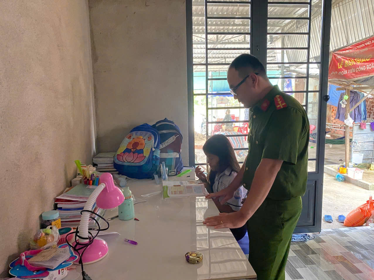 ''Description: A person and child standing in front of a table

AI-generated content may be incorrect.''