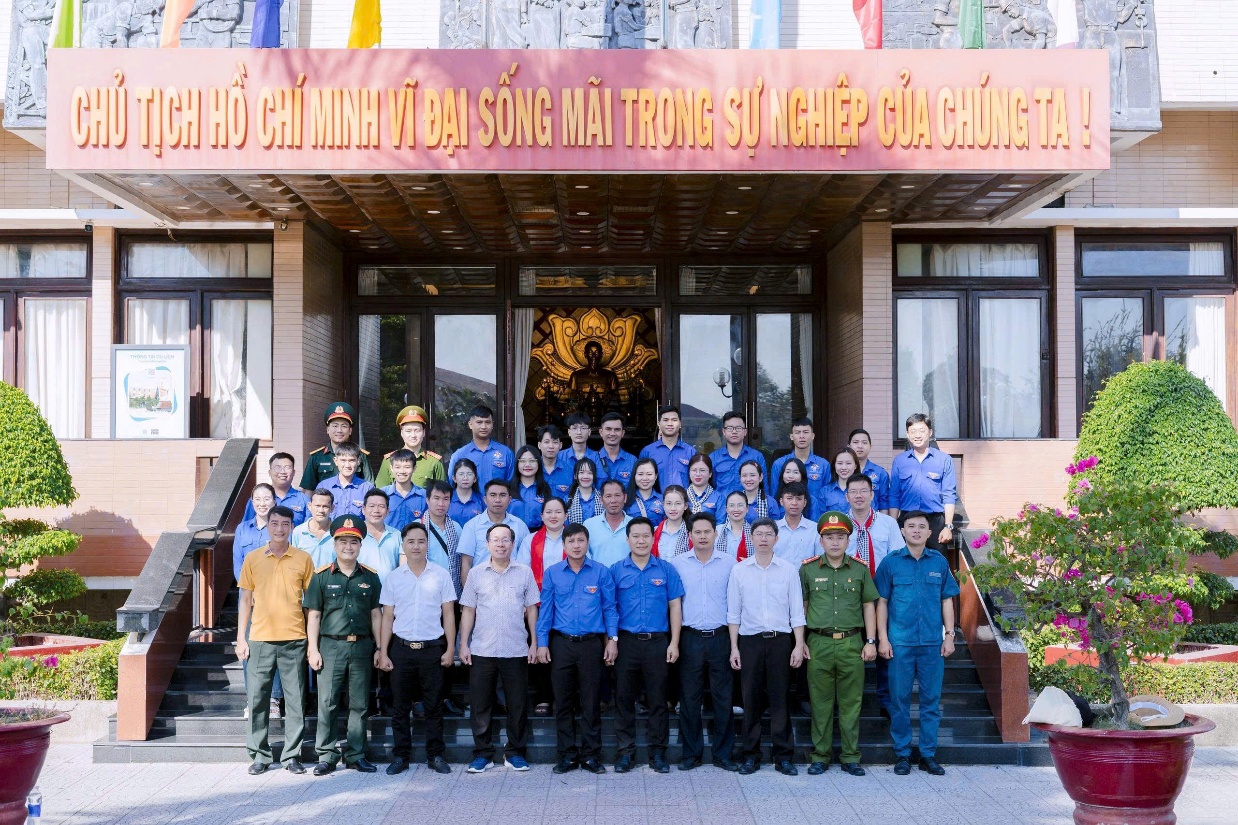 ''''Description: A group of people standing in front of a building

AI-generated content may be incorrect.''''